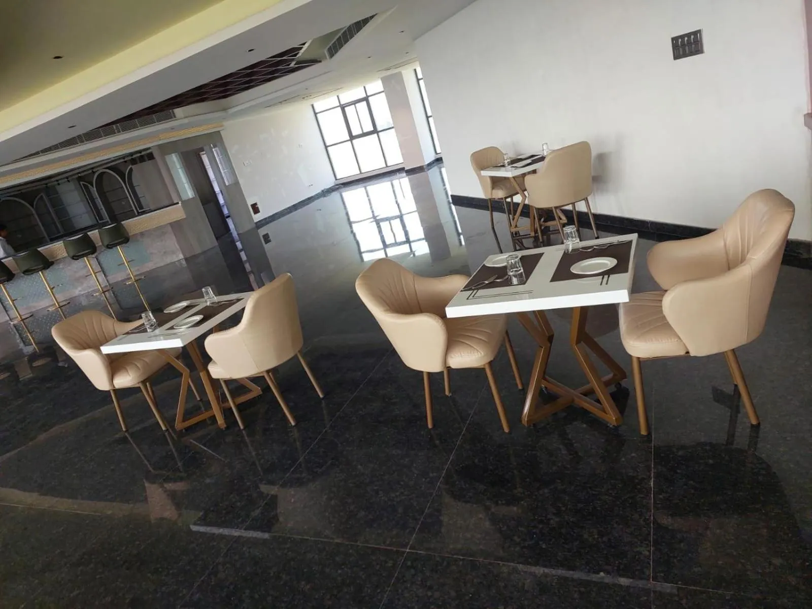 Restaurant/places to eat in Hotel Yathin