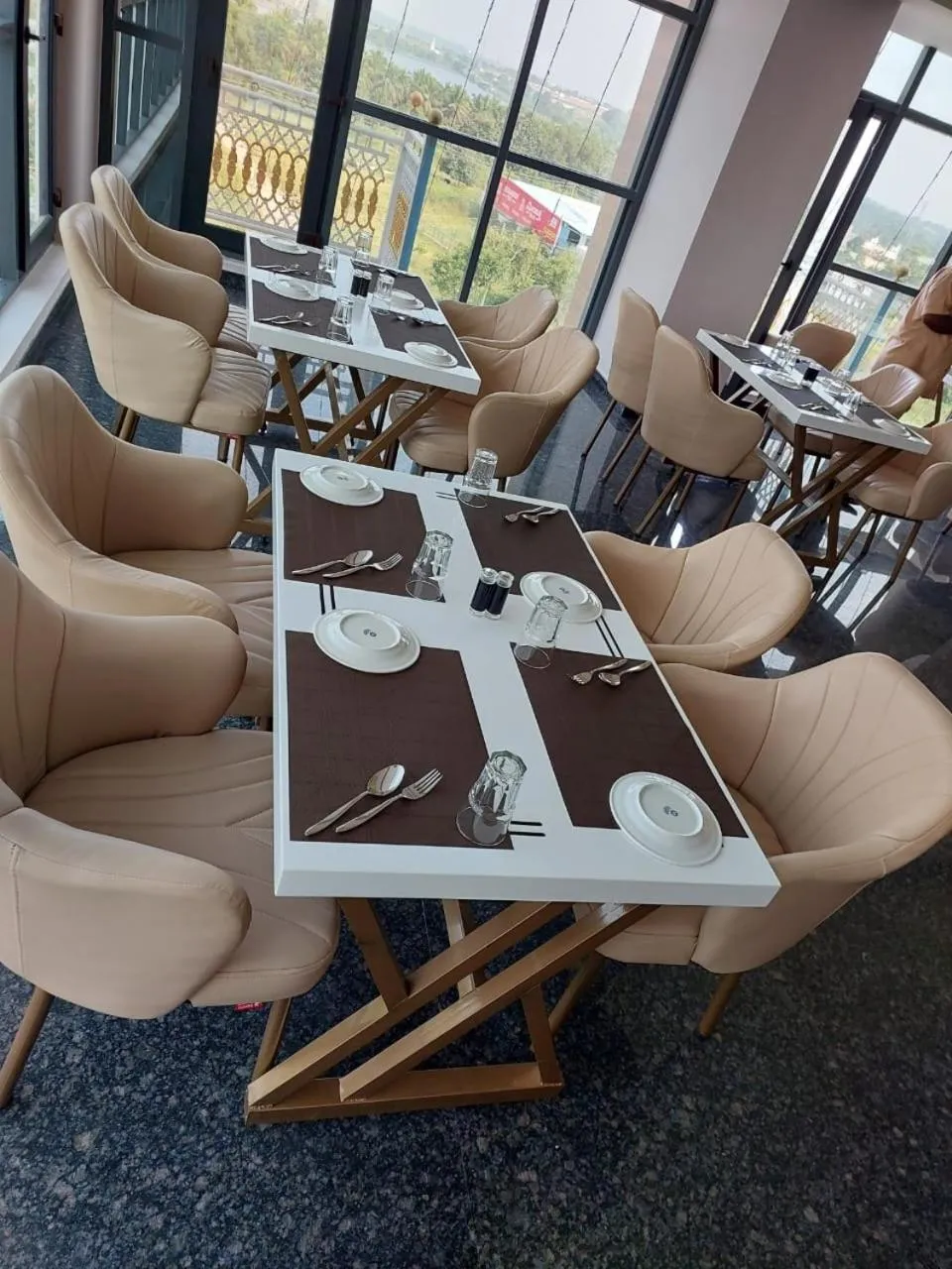 Restaurant/places to eat in Hotel Yathin