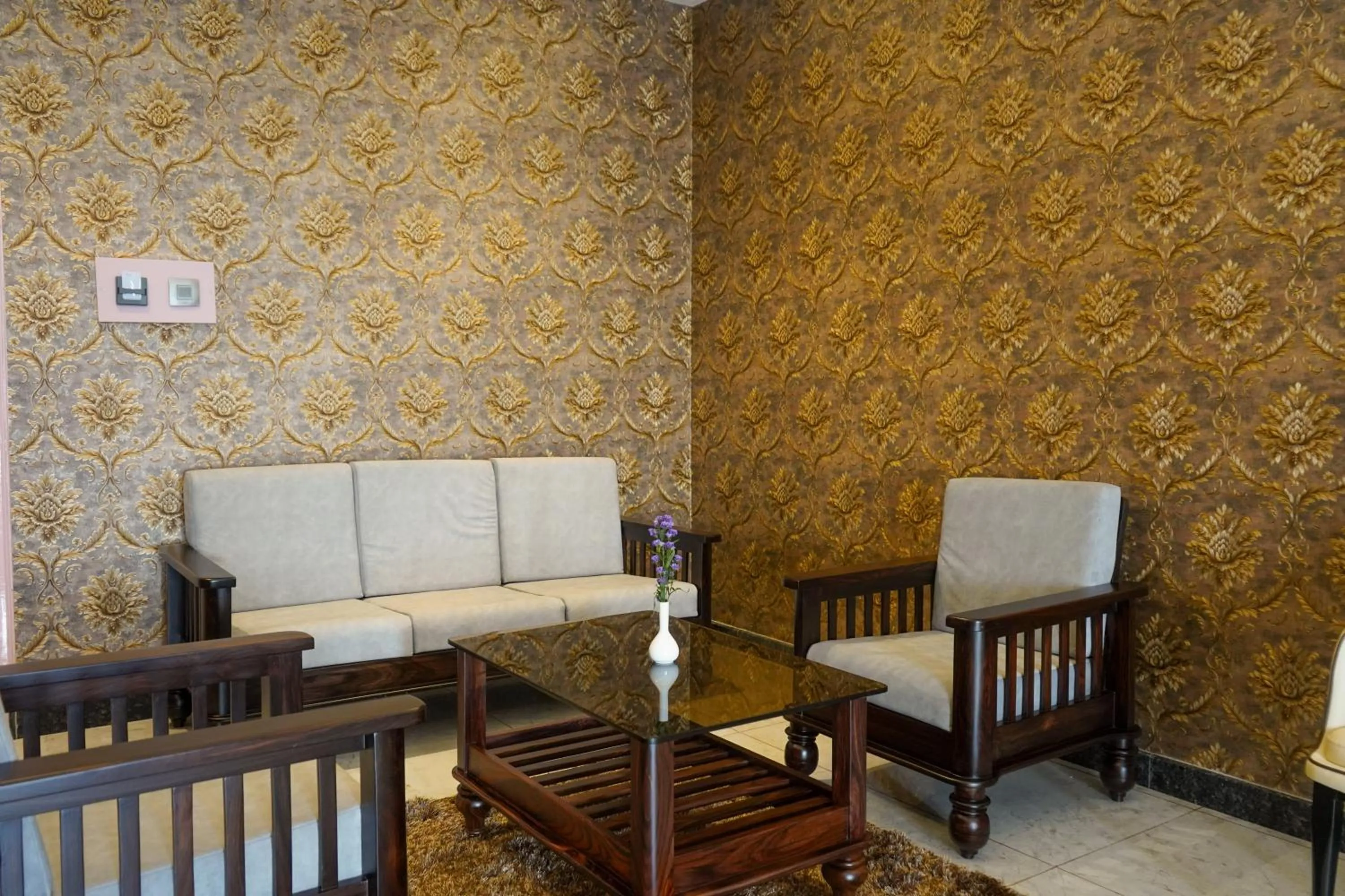 Living room in Hotel Yathin