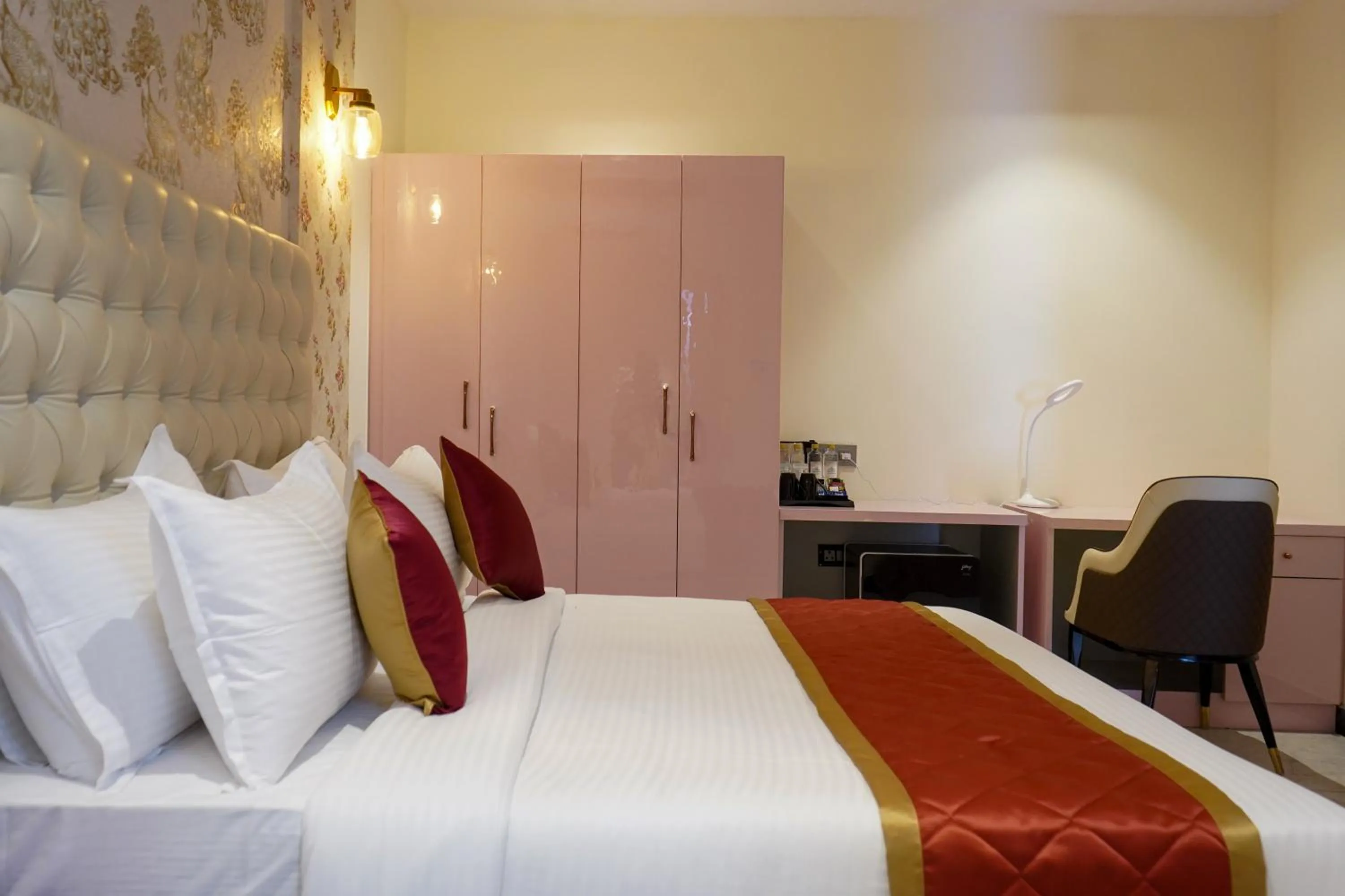 Bedroom, Bed in Hotel Yathin