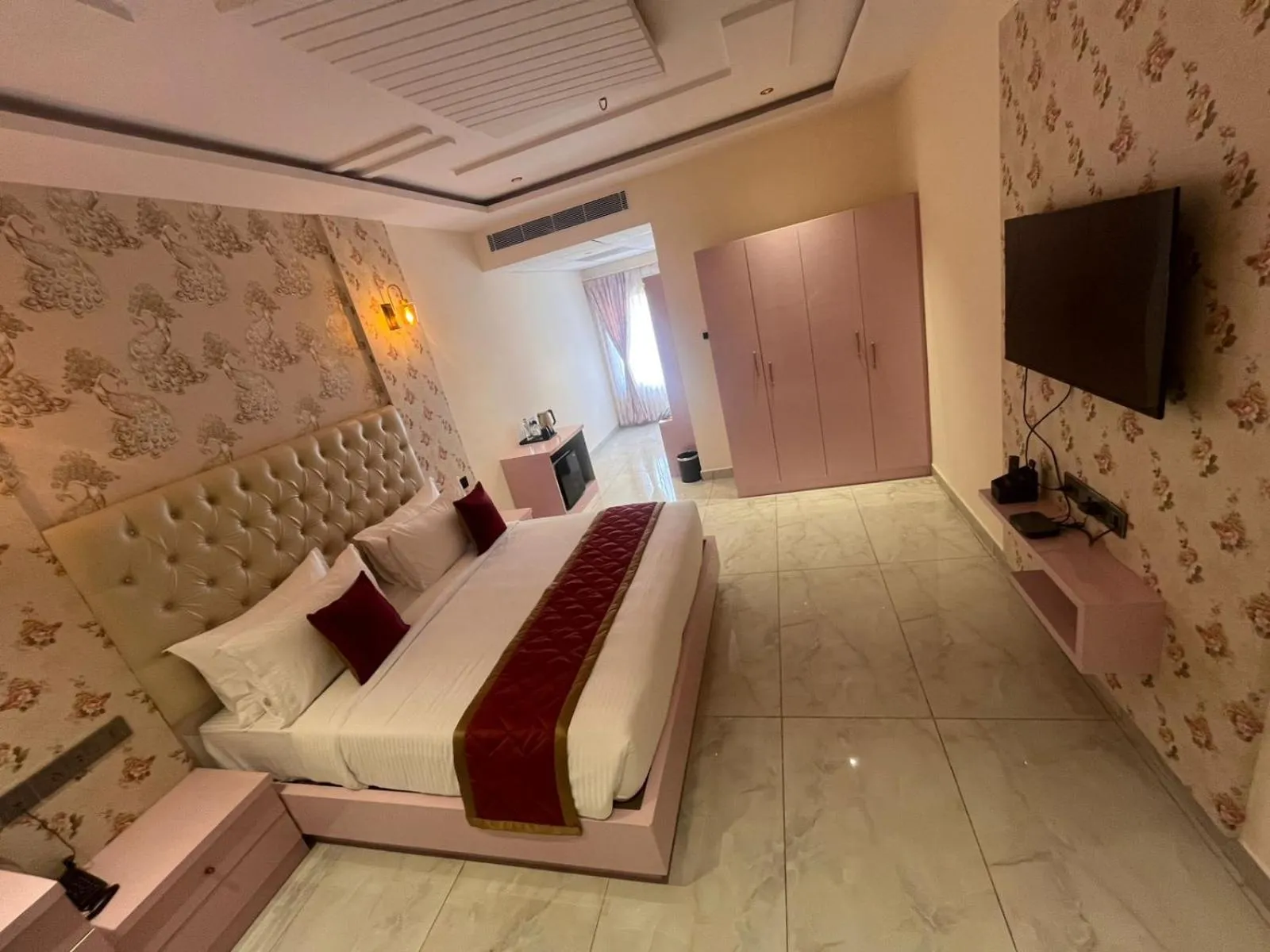 Bedroom, Bed in Hotel Yathin