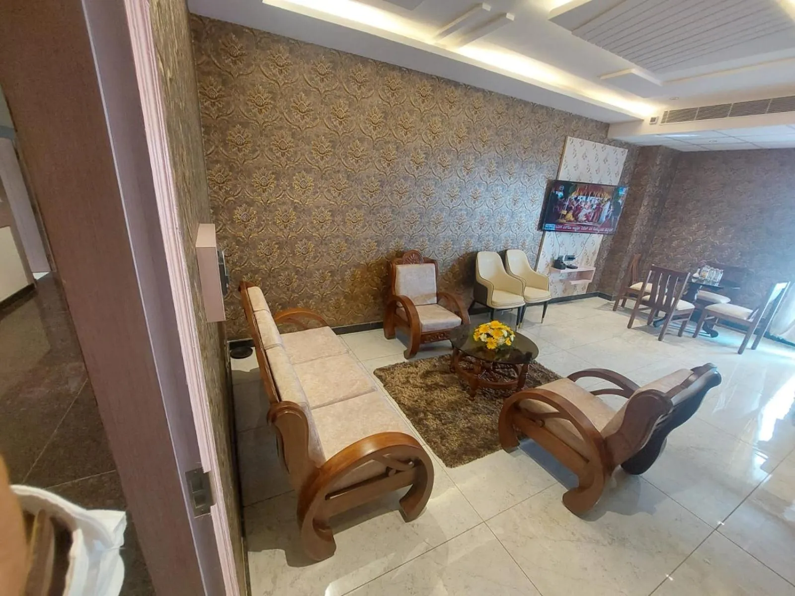 Living room in Hotel Yathin