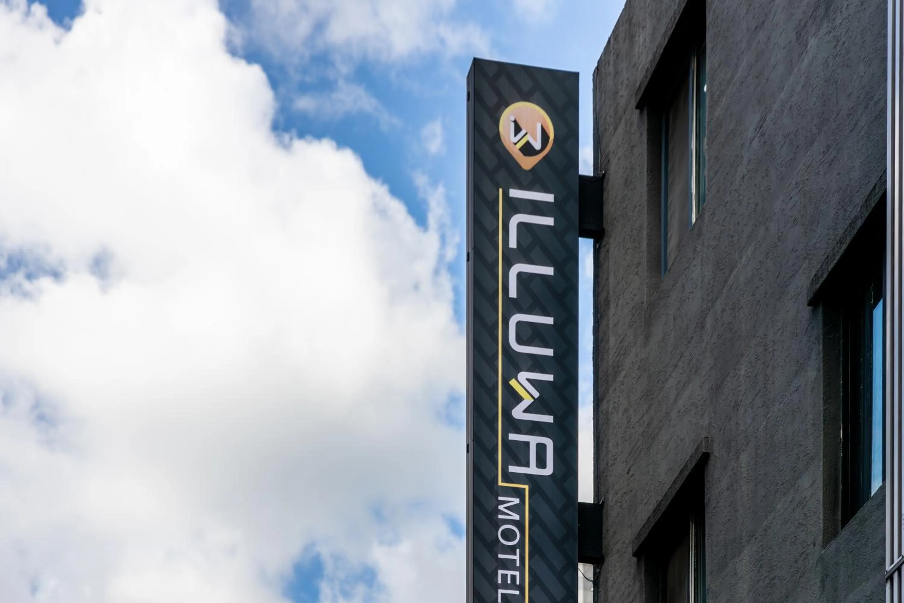 Property logo or sign in illuwa M