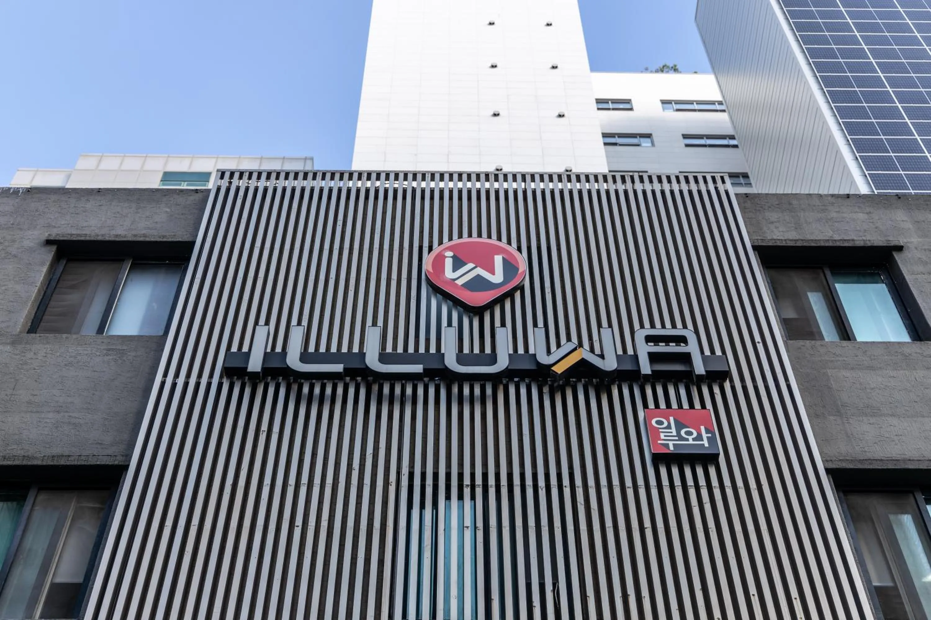 Property logo or sign in illuwa M