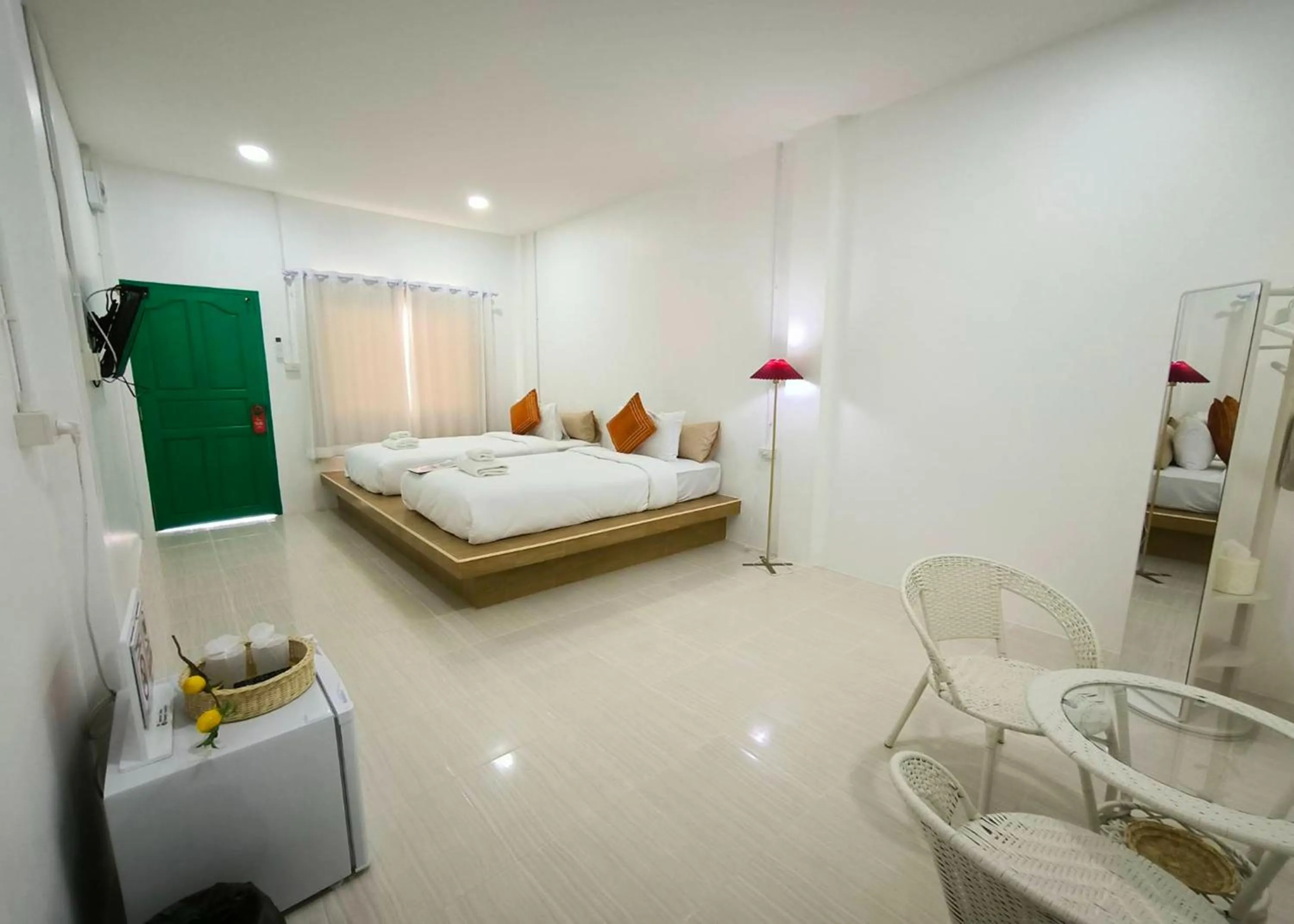 Photo of the whole room in Ban Ye