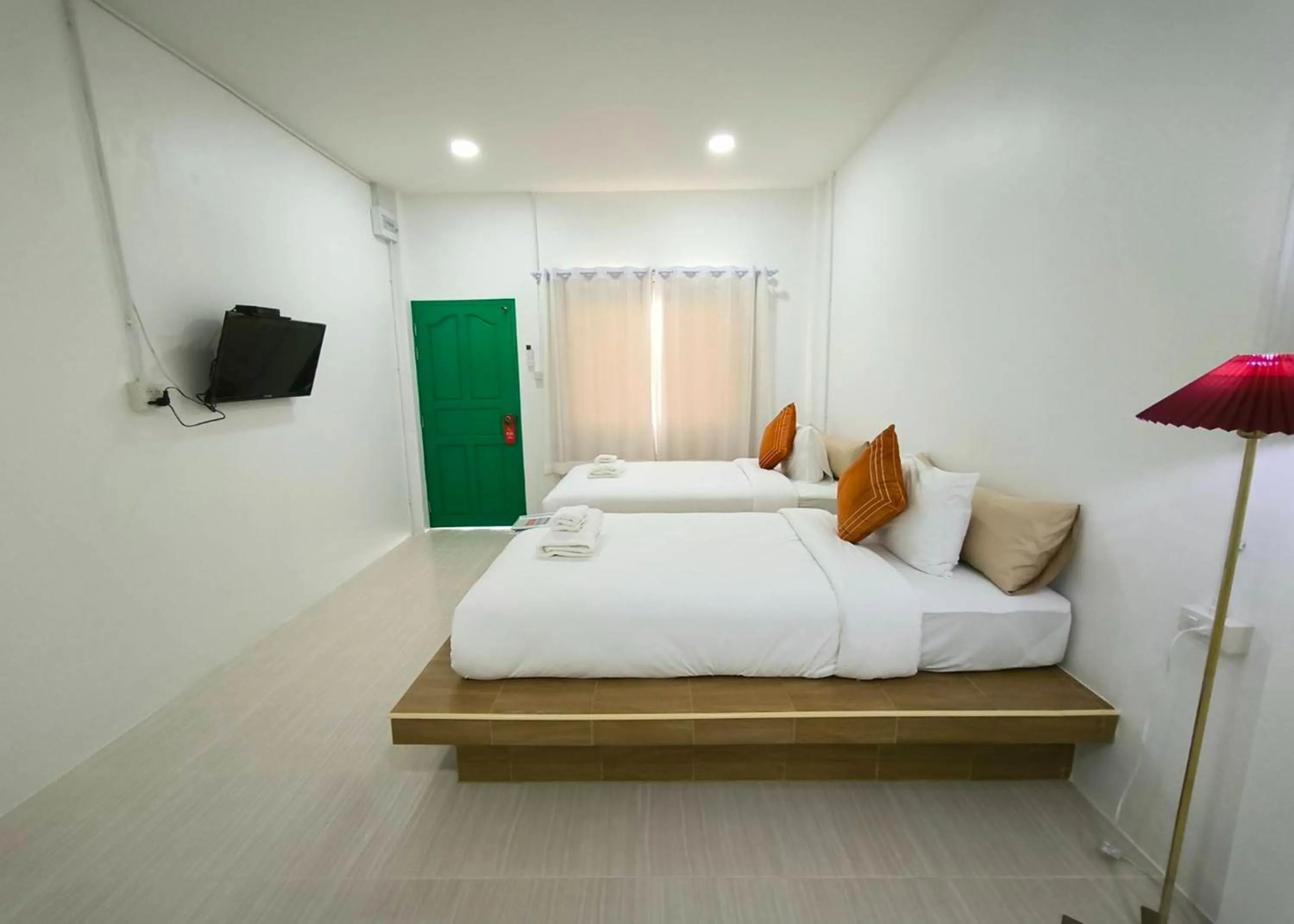 Photo of the whole room in Ban Ye