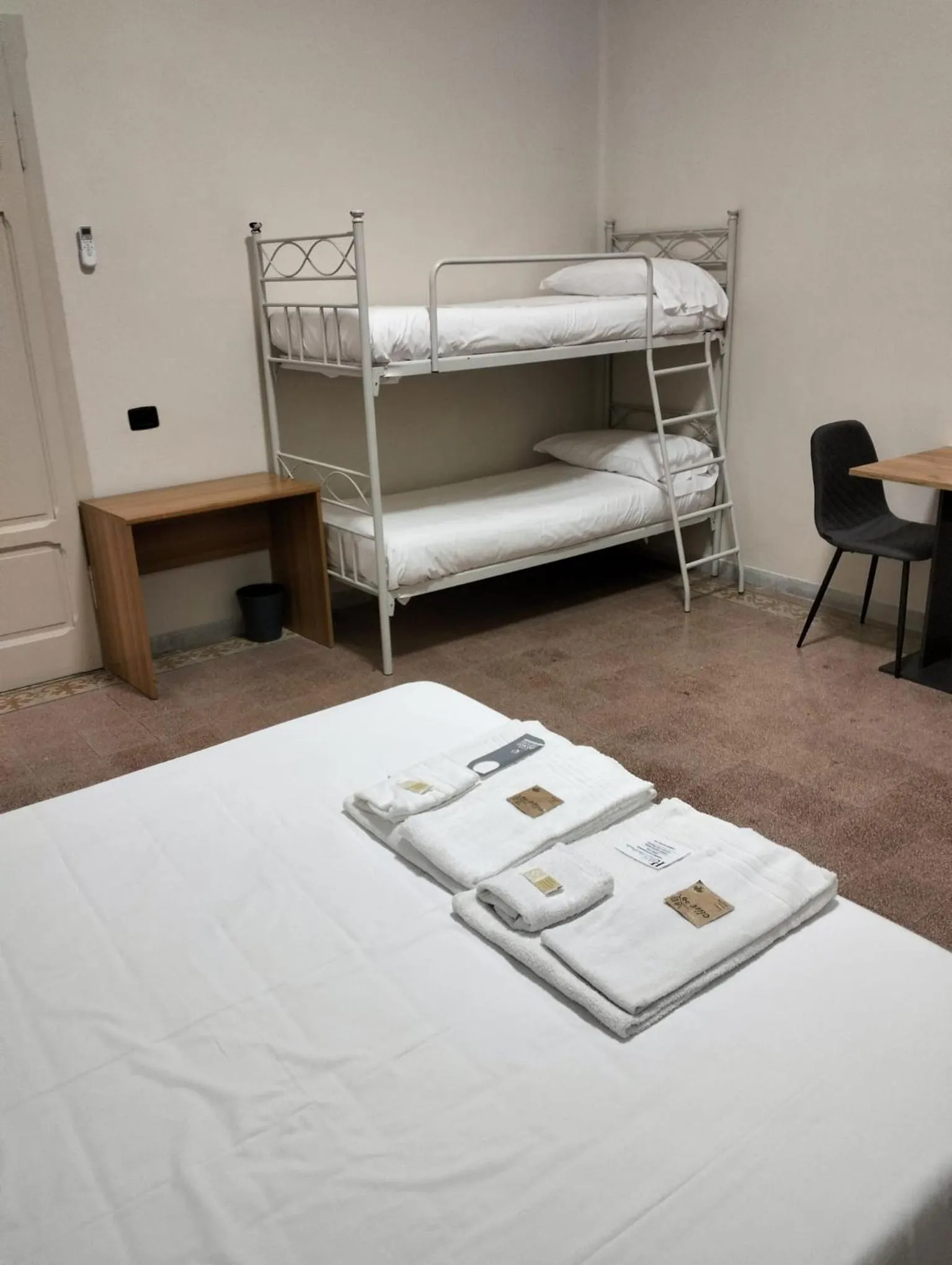 Bed in Hotel La Perla