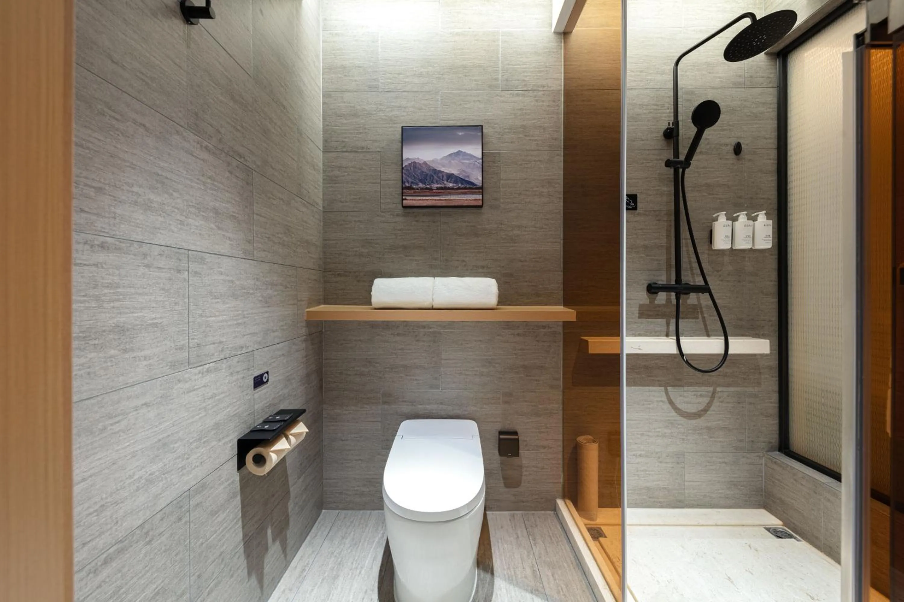 Shower in Atour Hotel Hangzhou Binjiang Binwen Road