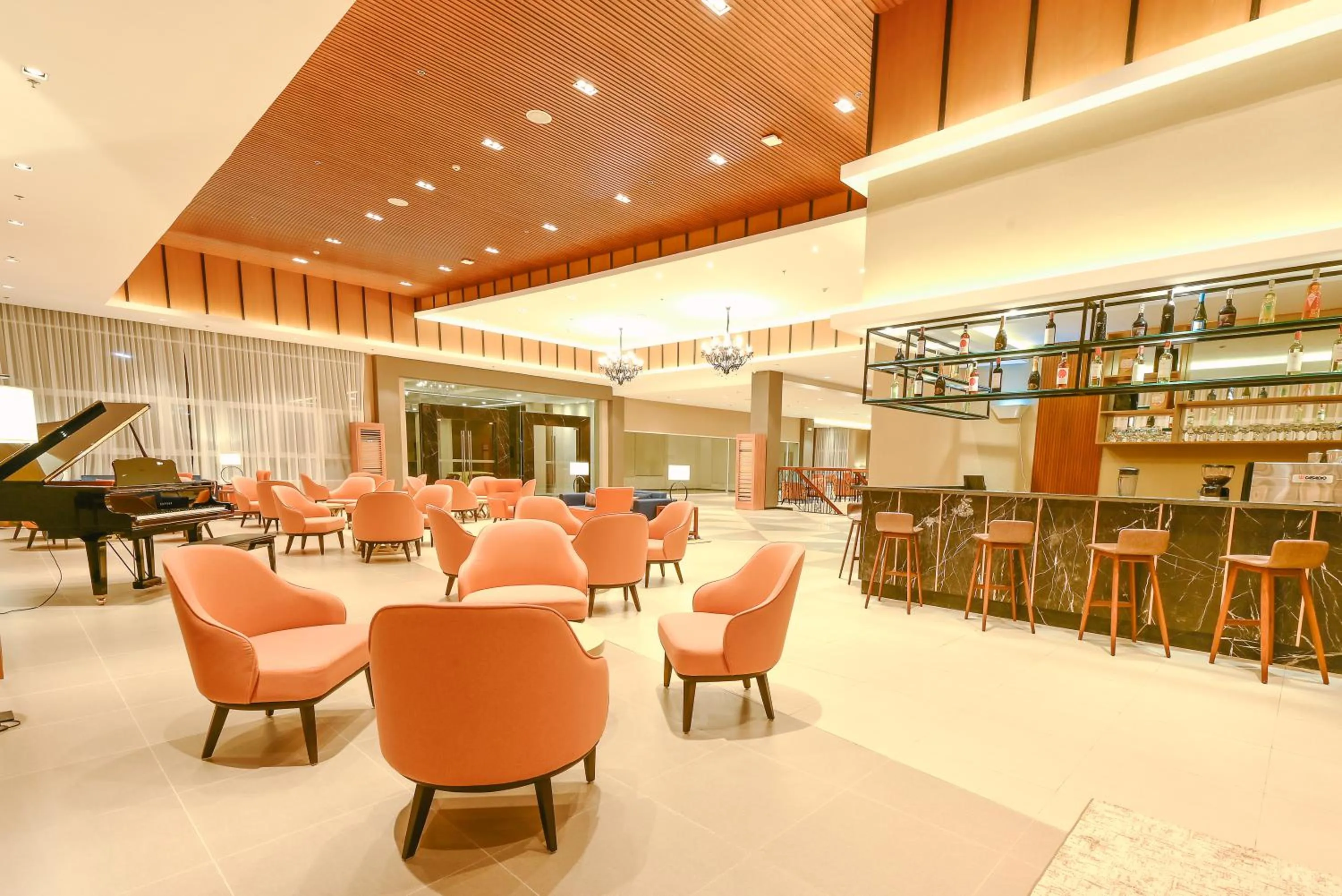 Lounge or bar in Sotogrande Hotel and Convention Center Batangas