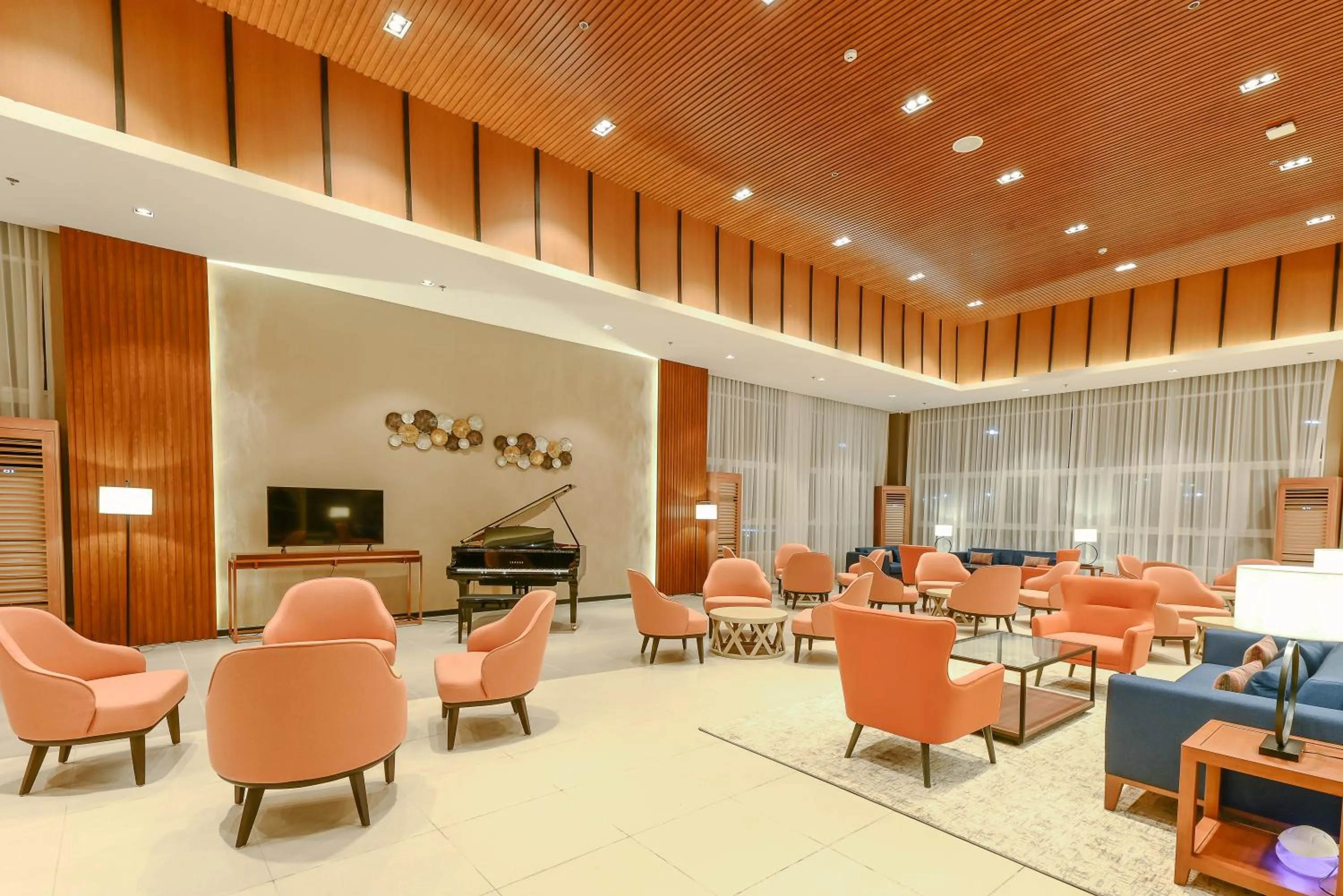 Lounge or bar in Sotogrande Hotel and Convention Center Batangas