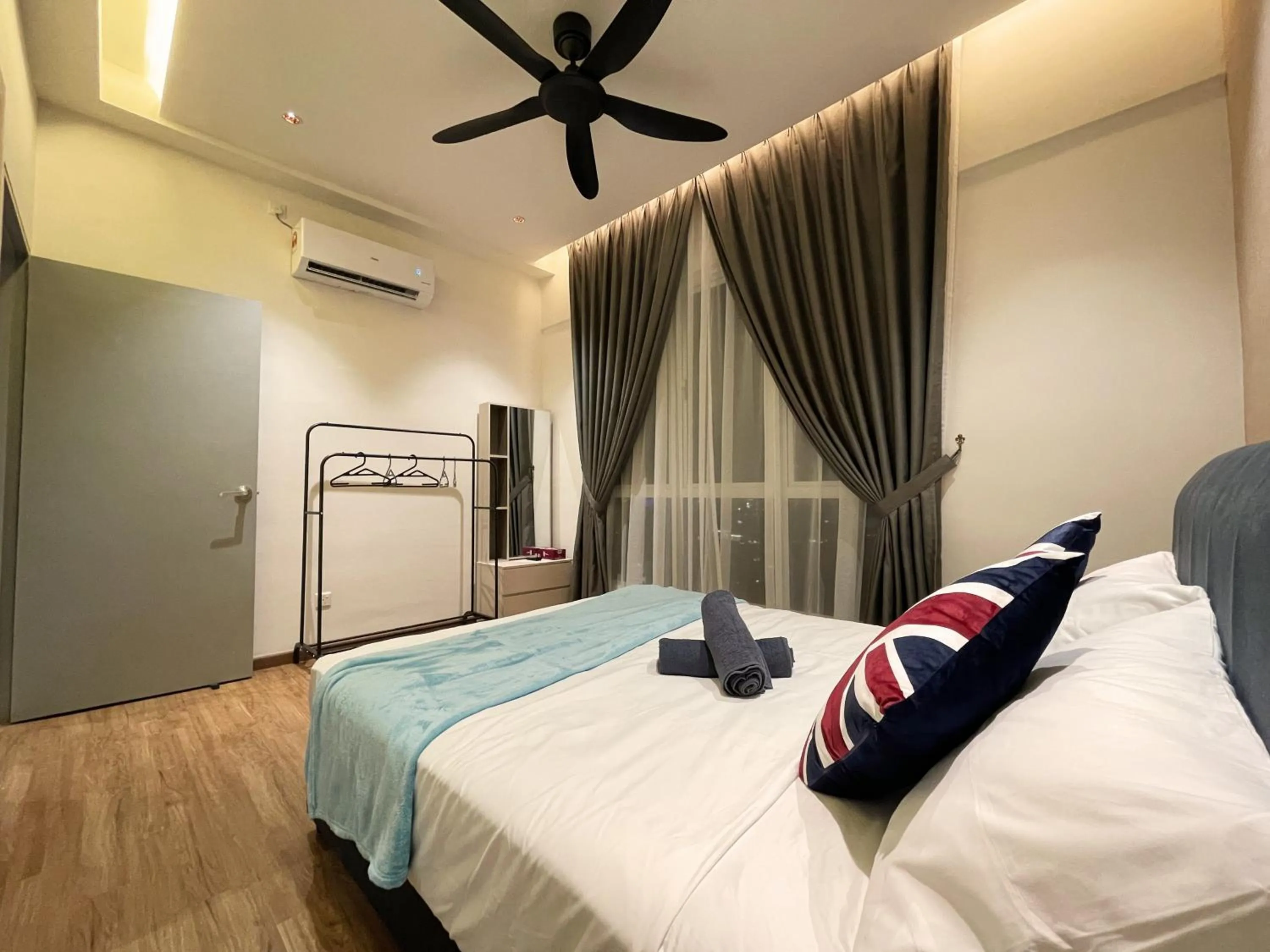 Bed in 121 Residences by The Homez Near One Utama, Starling Mall, Atria