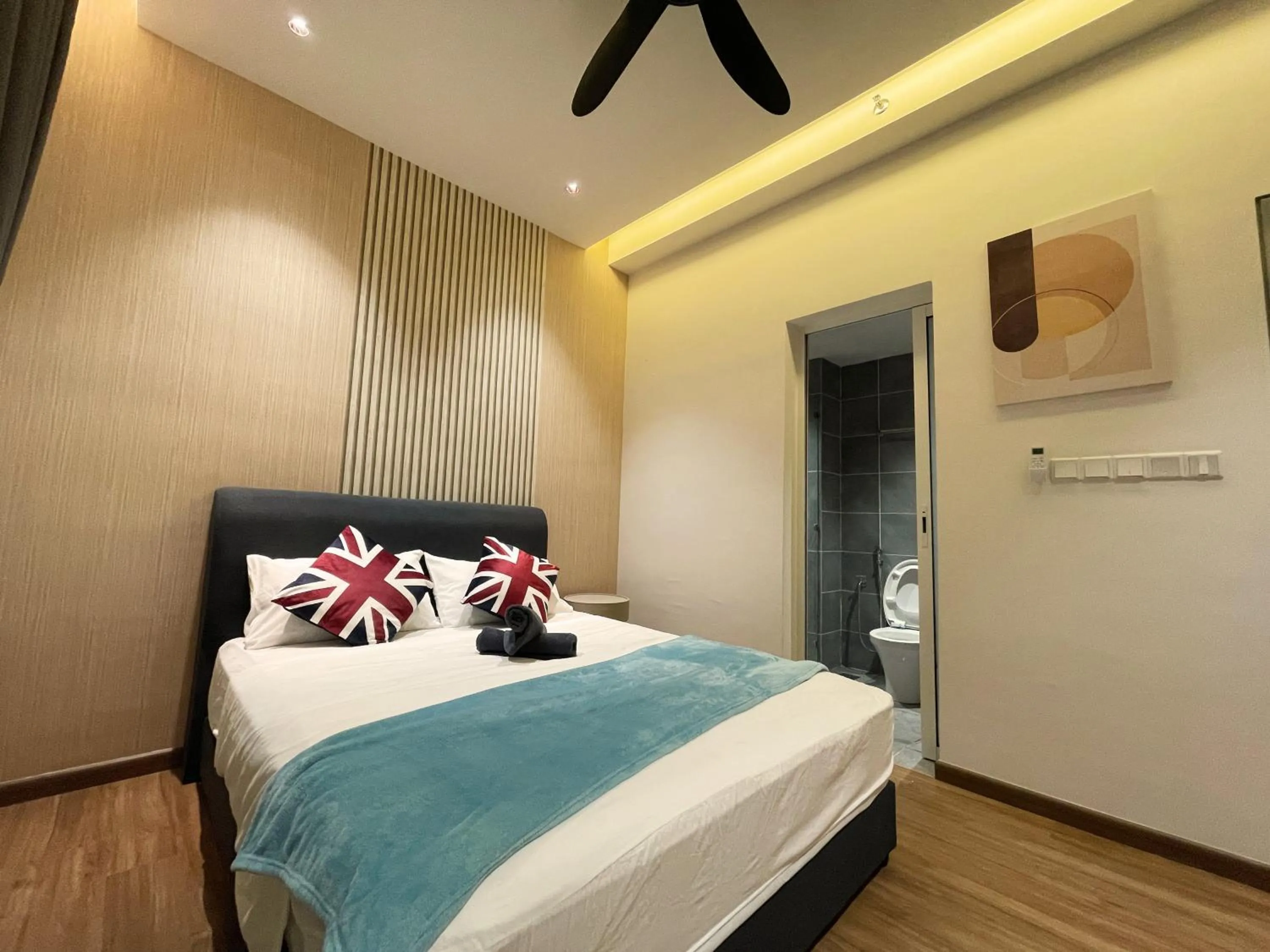 Bed in 121 Residences by The Homez Near One Utama, Starling Mall, Atria
