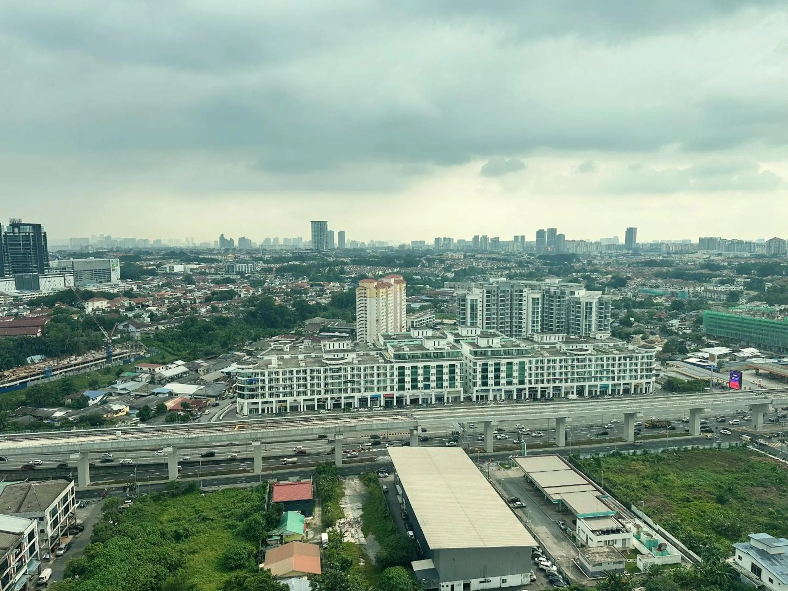 Day in 121 Residences by The Homez Near One Utama, Starling Mall, Atria