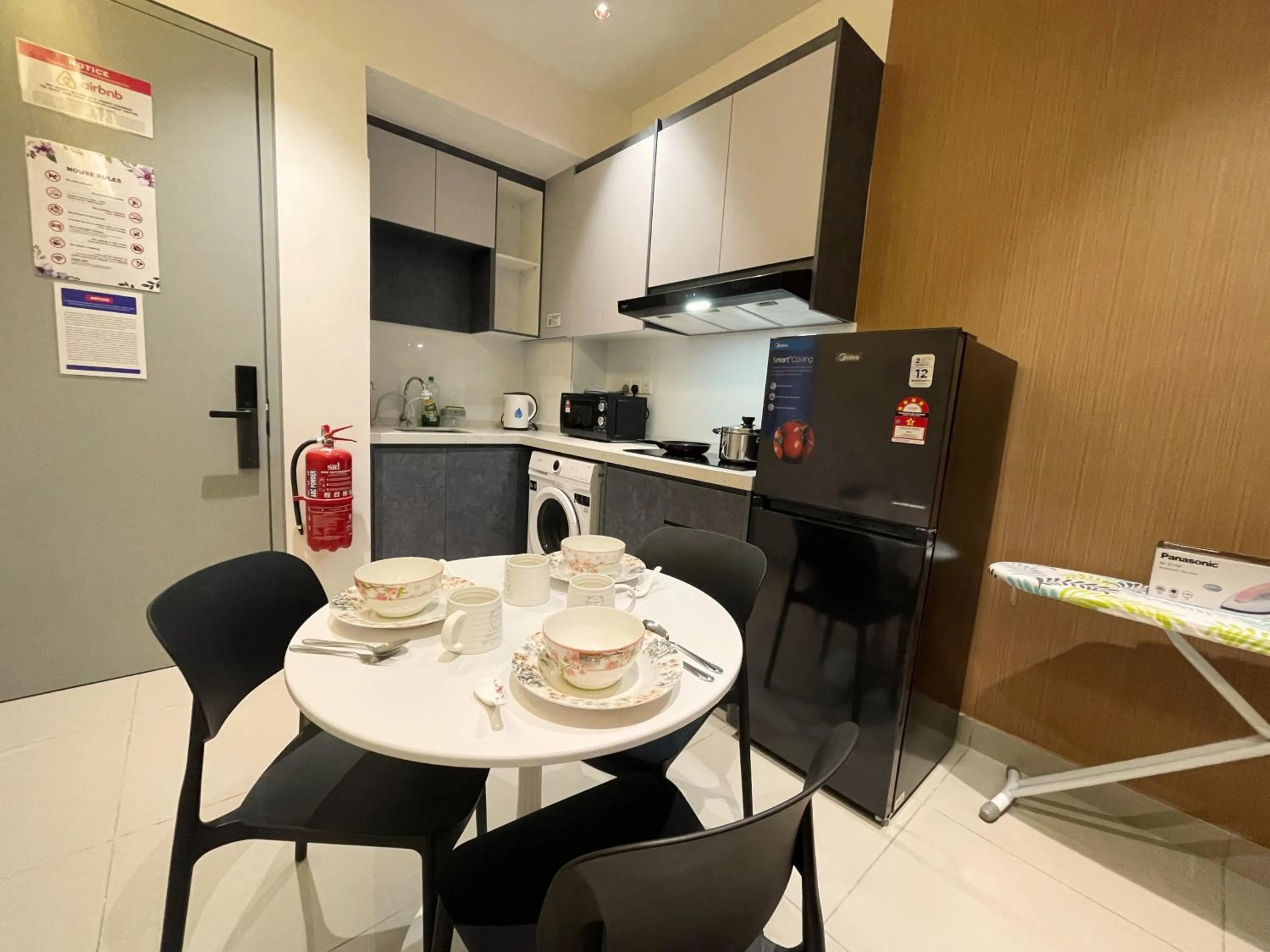 Kitchen or kitchenette in 121 Residences by The Homez Near One Utama, Starling Mall, Atria