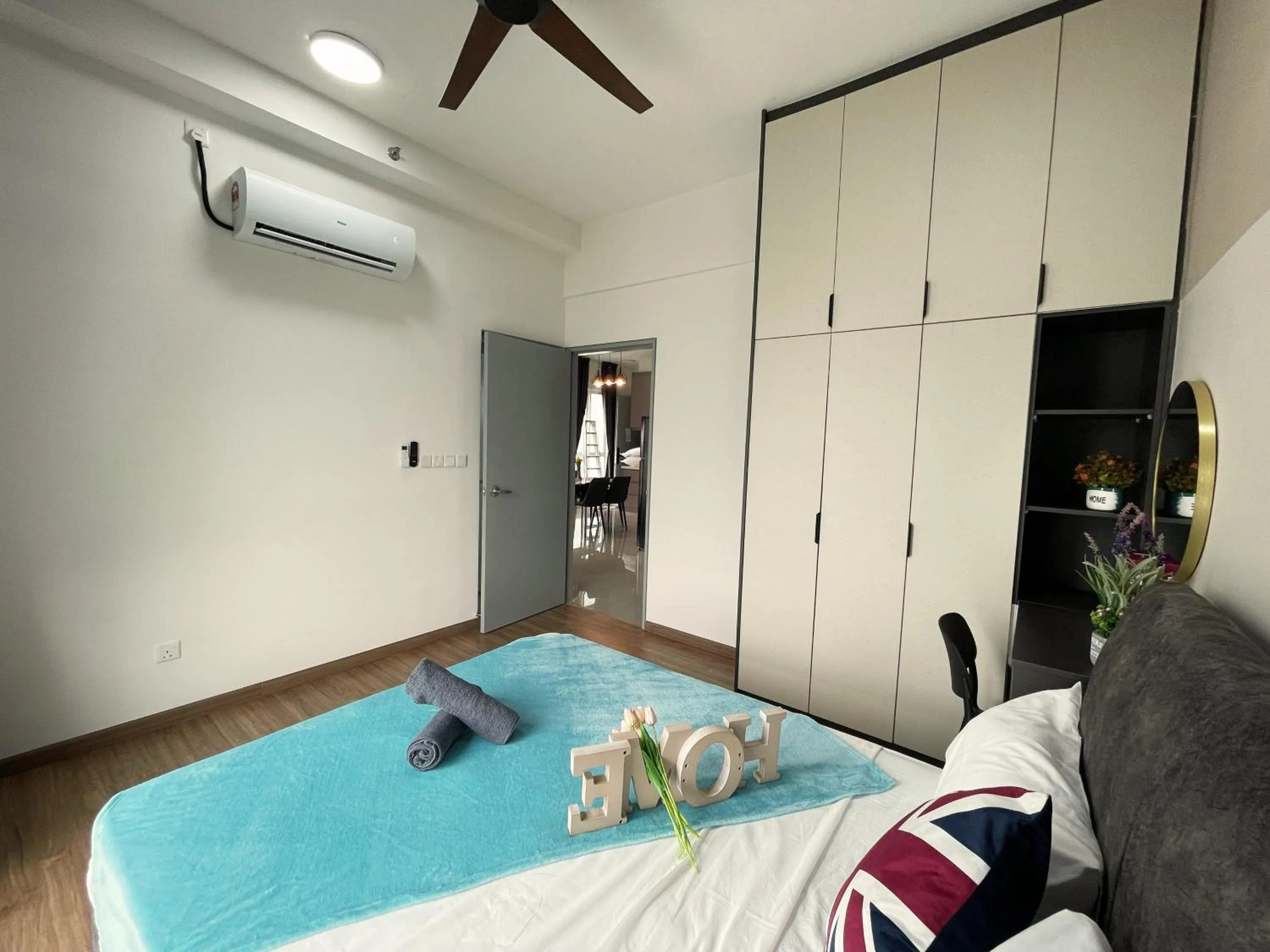 Bed in 121 Residences by The Homez Near One Utama, Starling Mall, Atria