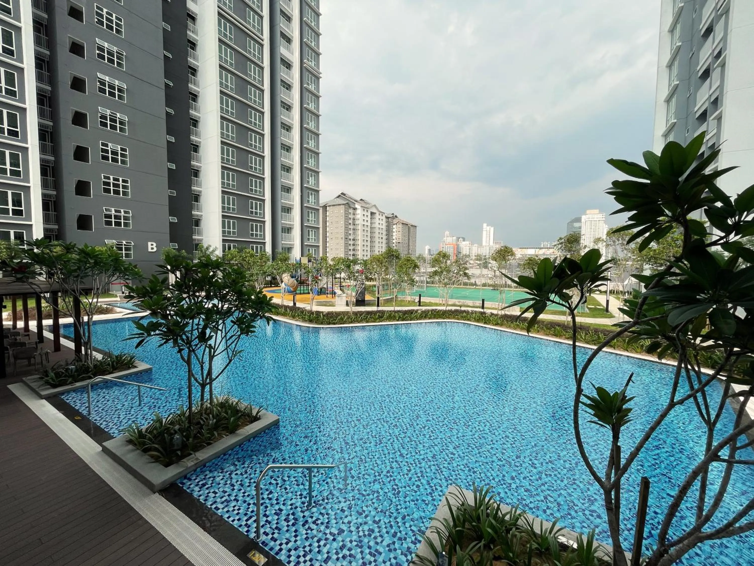Property building in 121 Residences by The Homez Near One Utama, Starling Mall, Atria