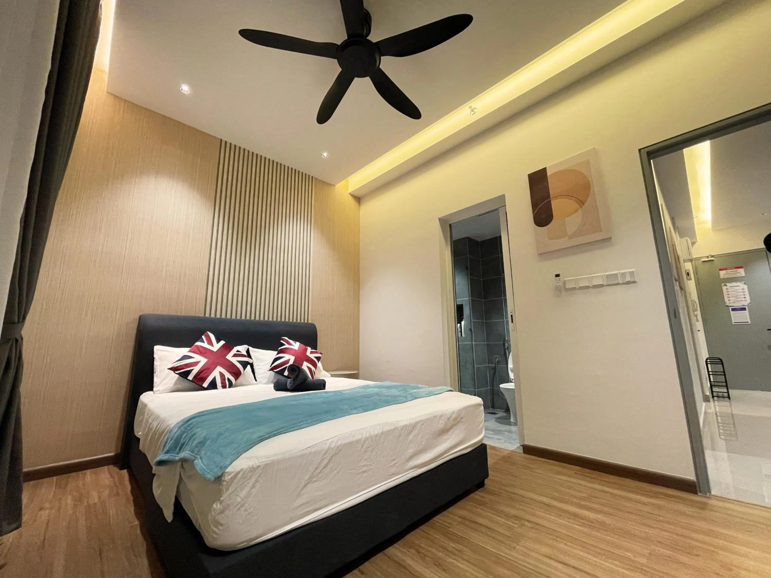 Bed in 121 Residences by The Homez Near One Utama, Starling Mall, Atria