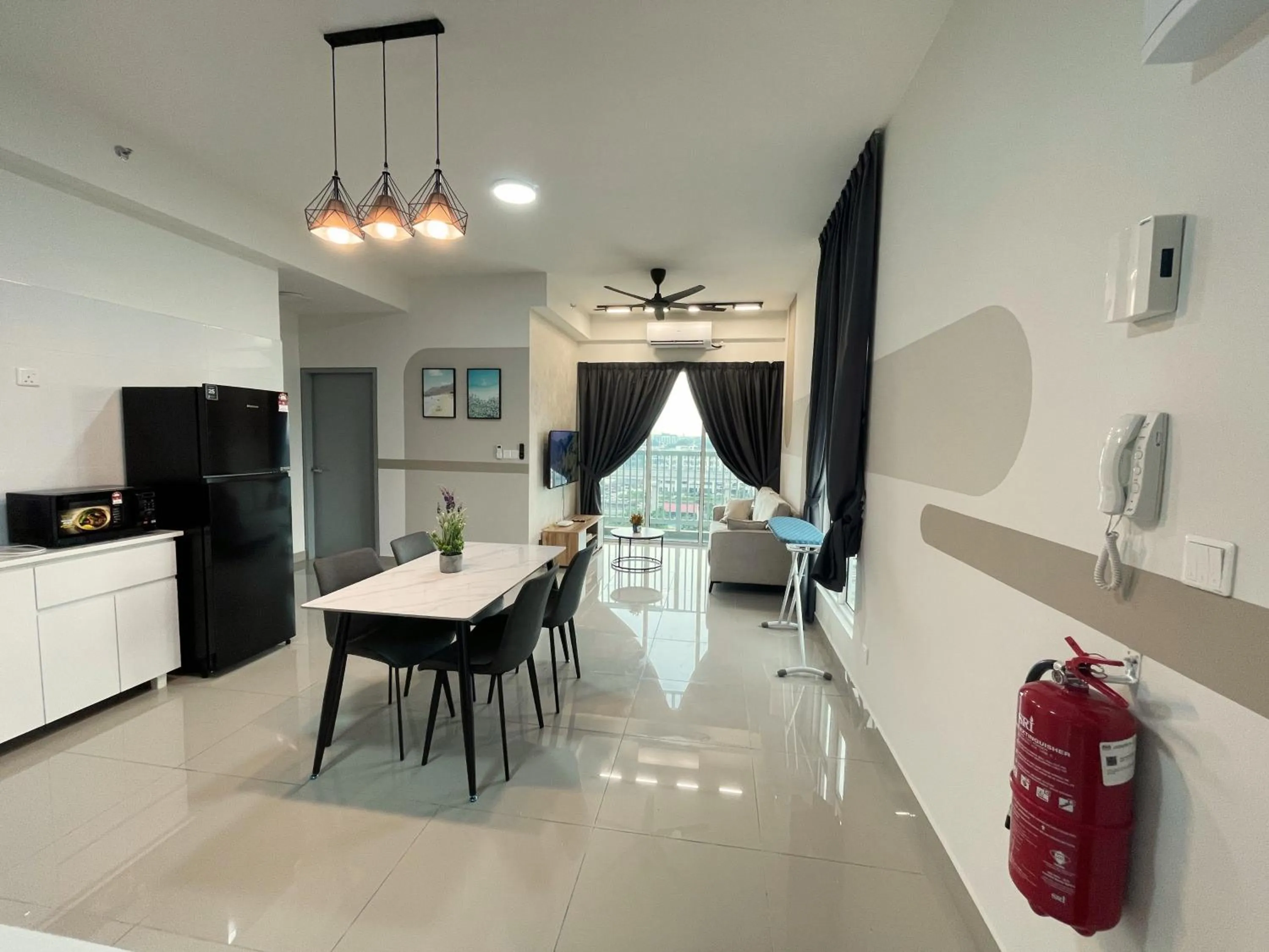 Kitchen or kitchenette in 121 Residences by The Homez Near One Utama, Starling Mall, Atria