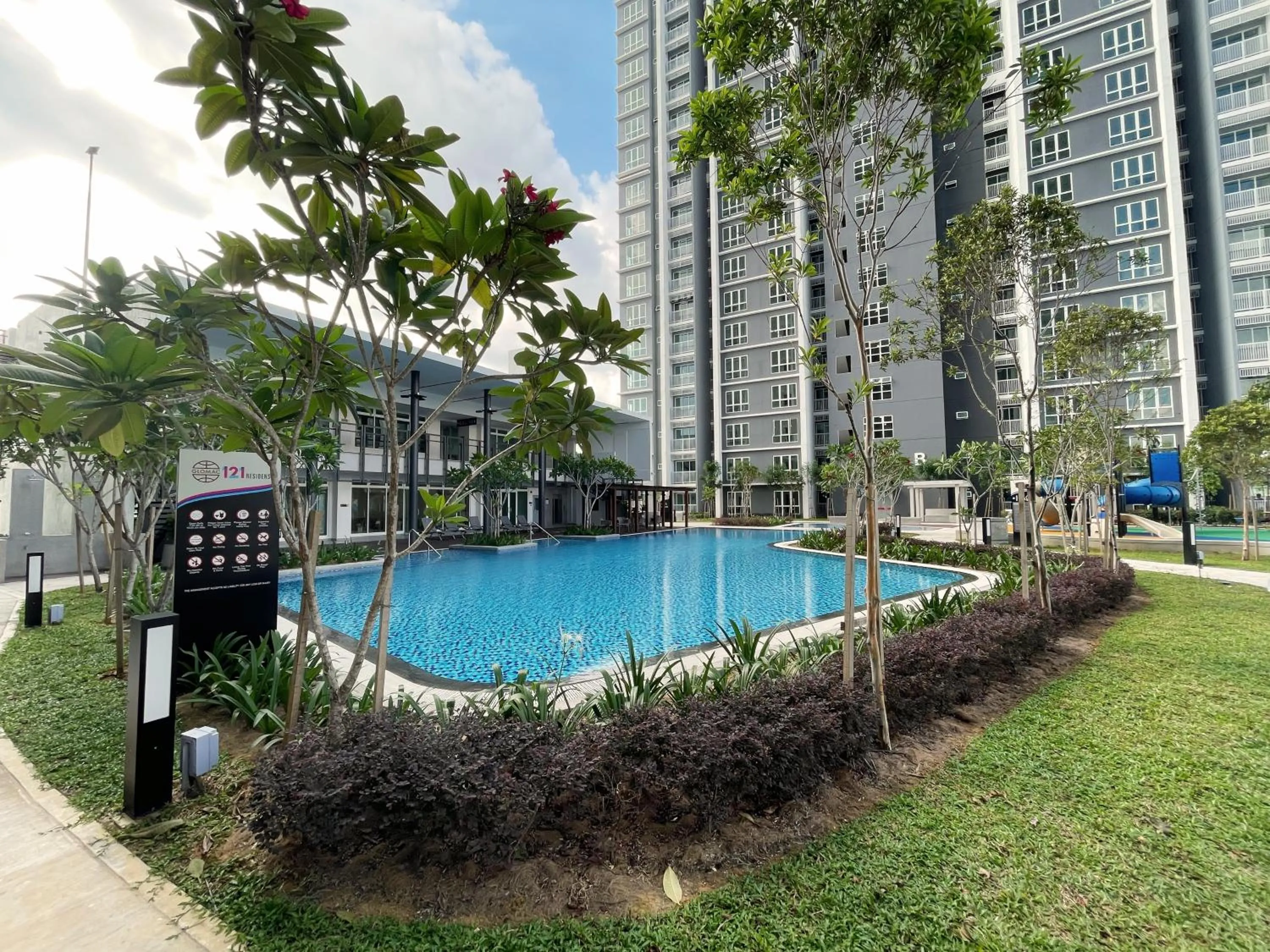 Property building in 121 Residences by The Homez Near One Utama, Starling Mall, Atria