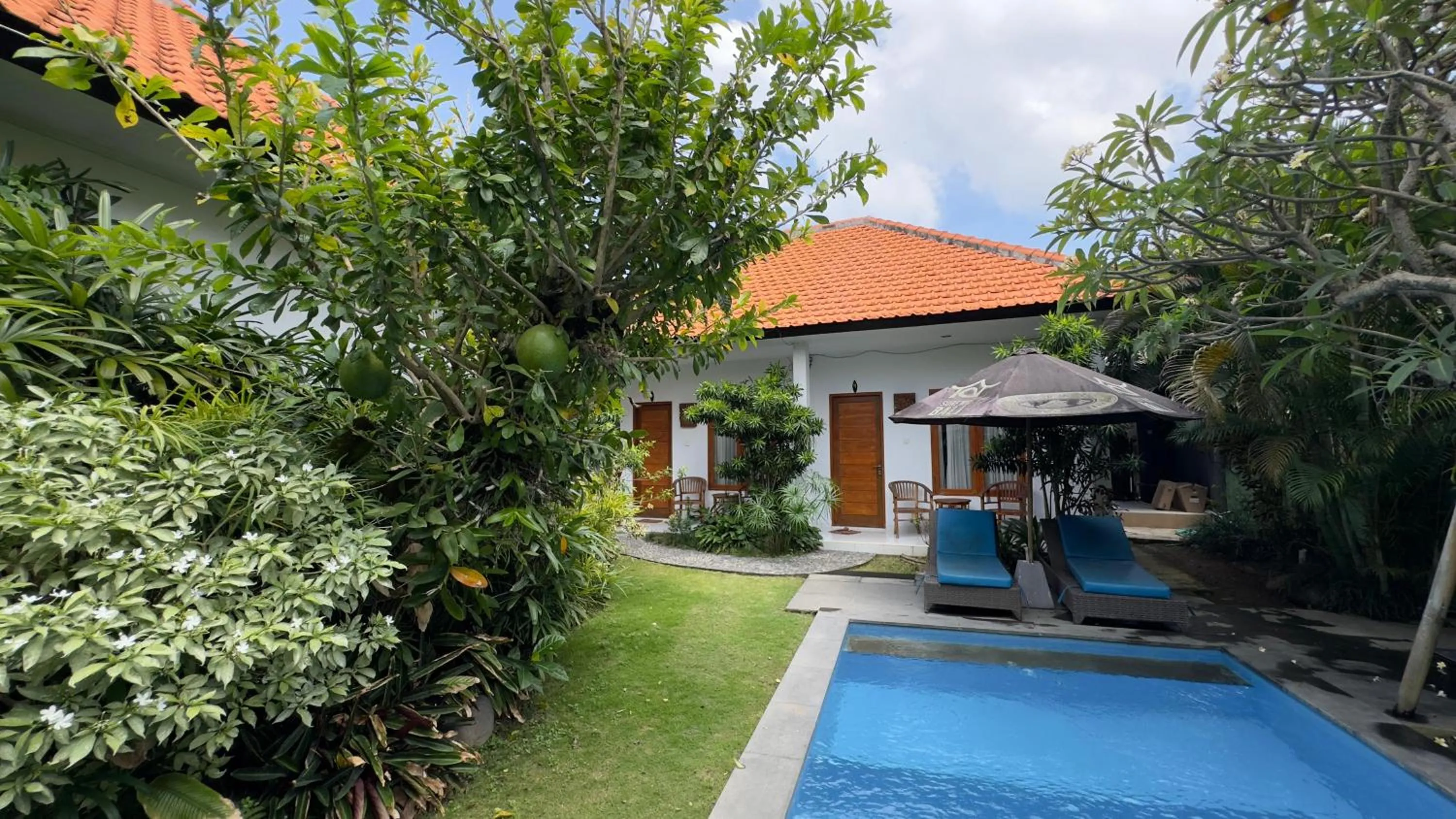 Garden in D'carik Surf & Stay