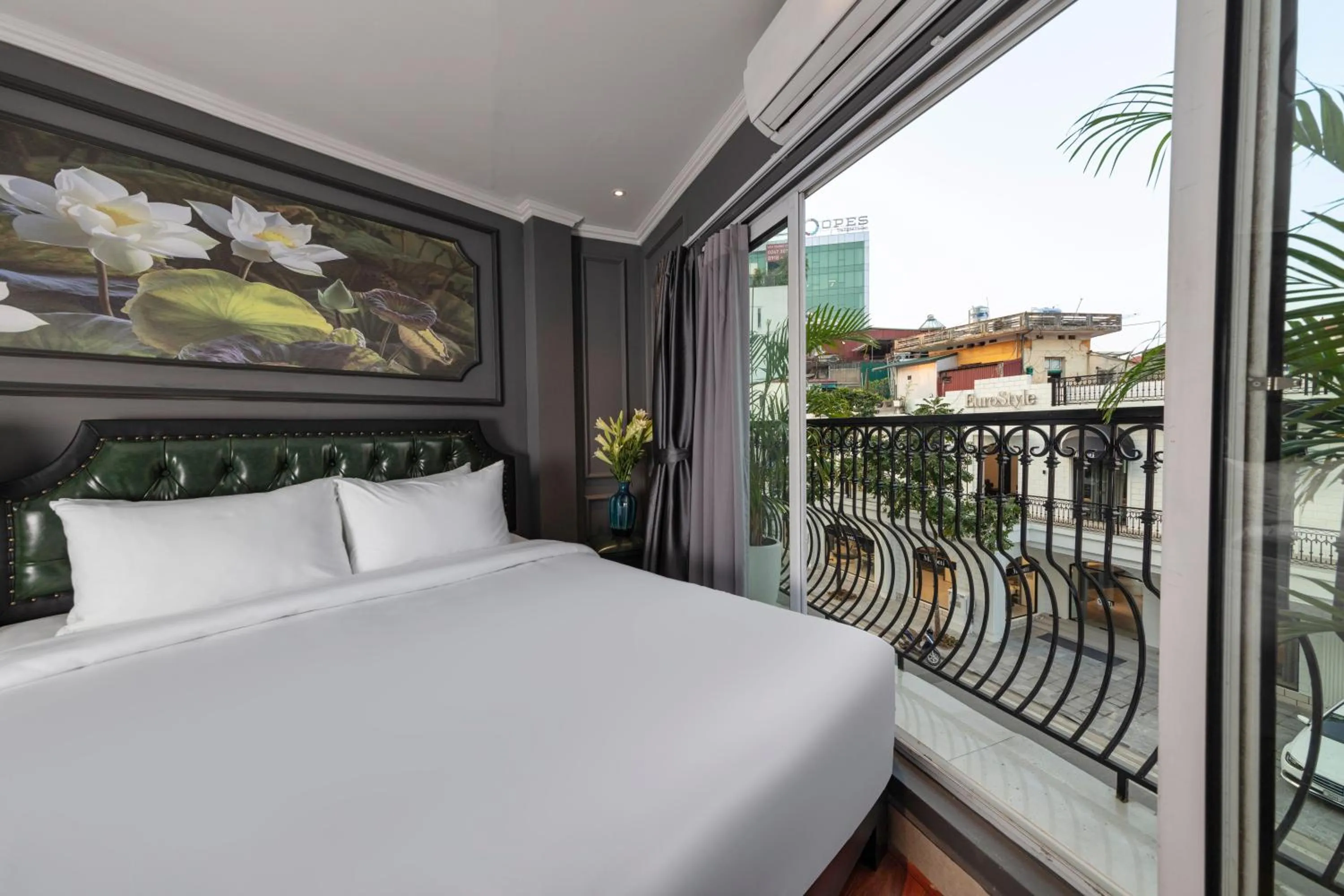 Bed in Madelise Stardust Hotel & Travel