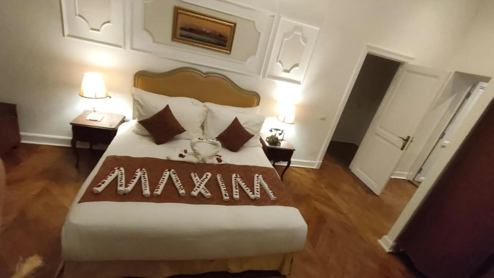 Bed in Maison Maxim De Lesseps