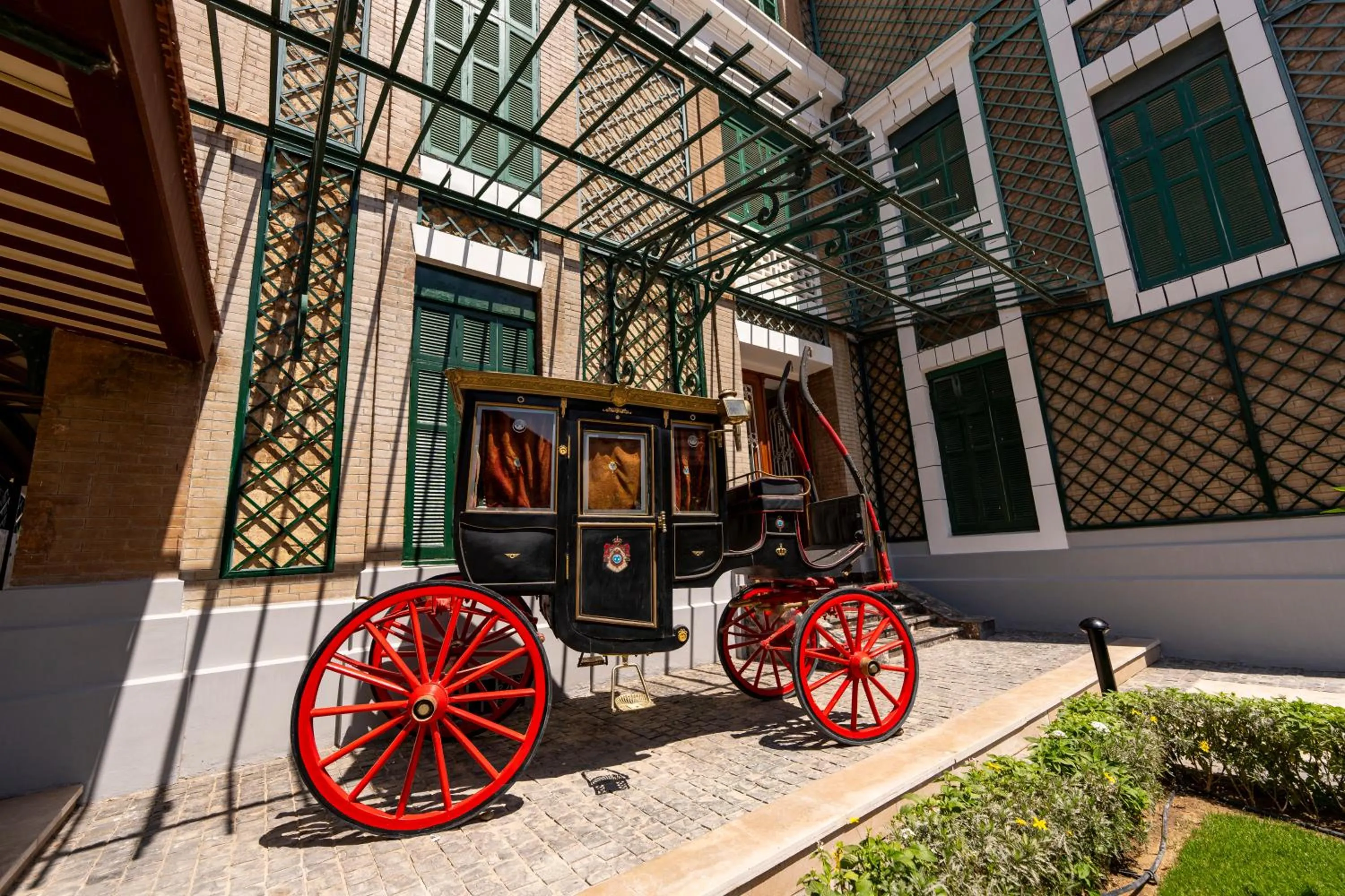 Property building in Maison Maxim De Lesseps