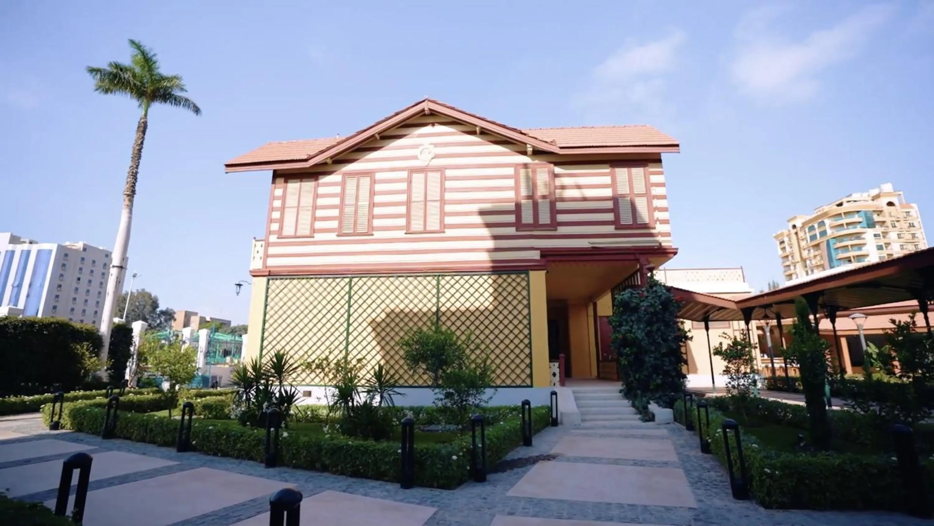 Property building in Maison Maxim De Lesseps