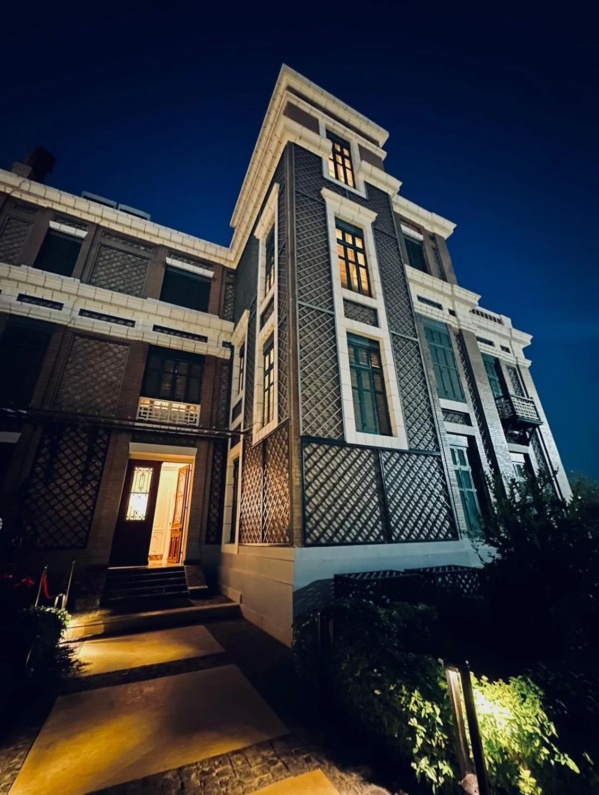 Property building in Maison Maxim De Lesseps