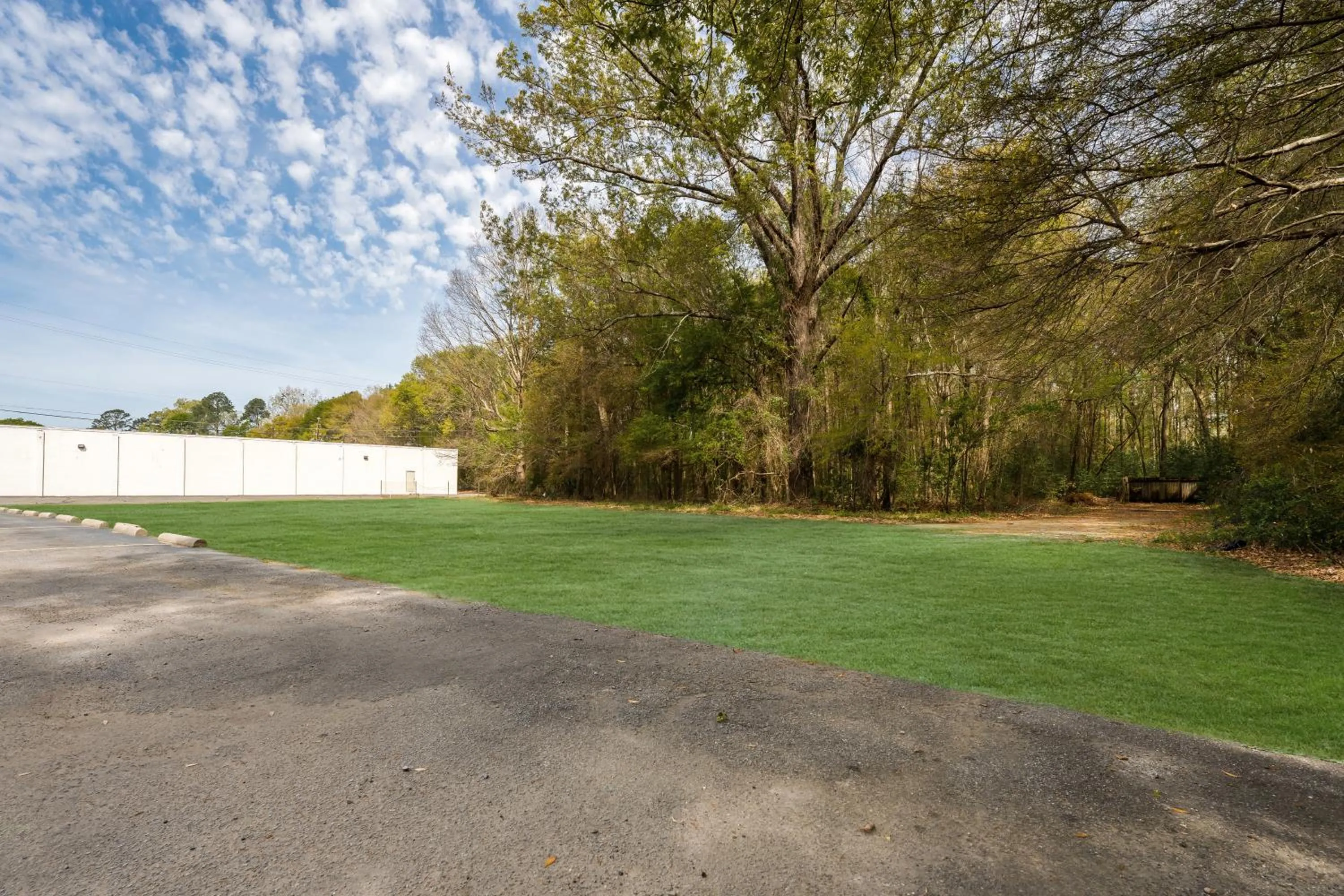 Parking in Americas Best Value Inn-Montezuma