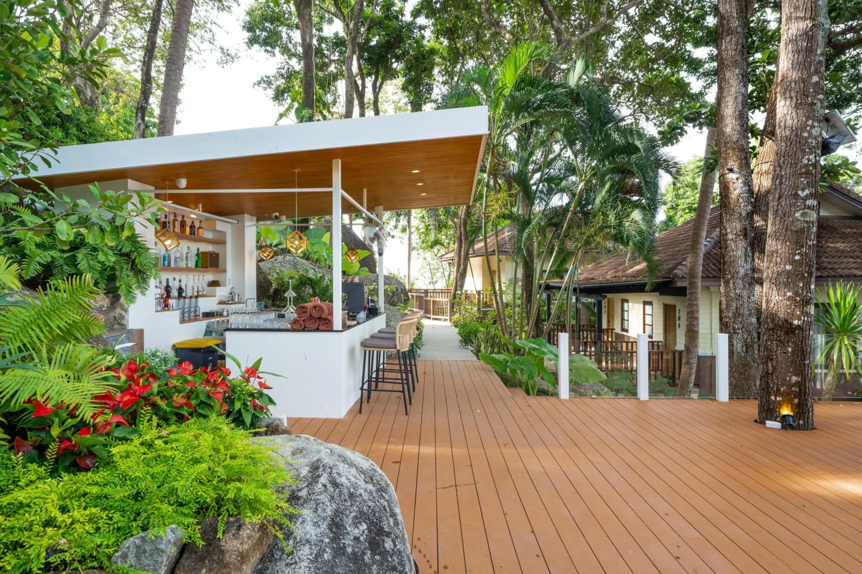 Swimming pool in Anona Sunset Boutique