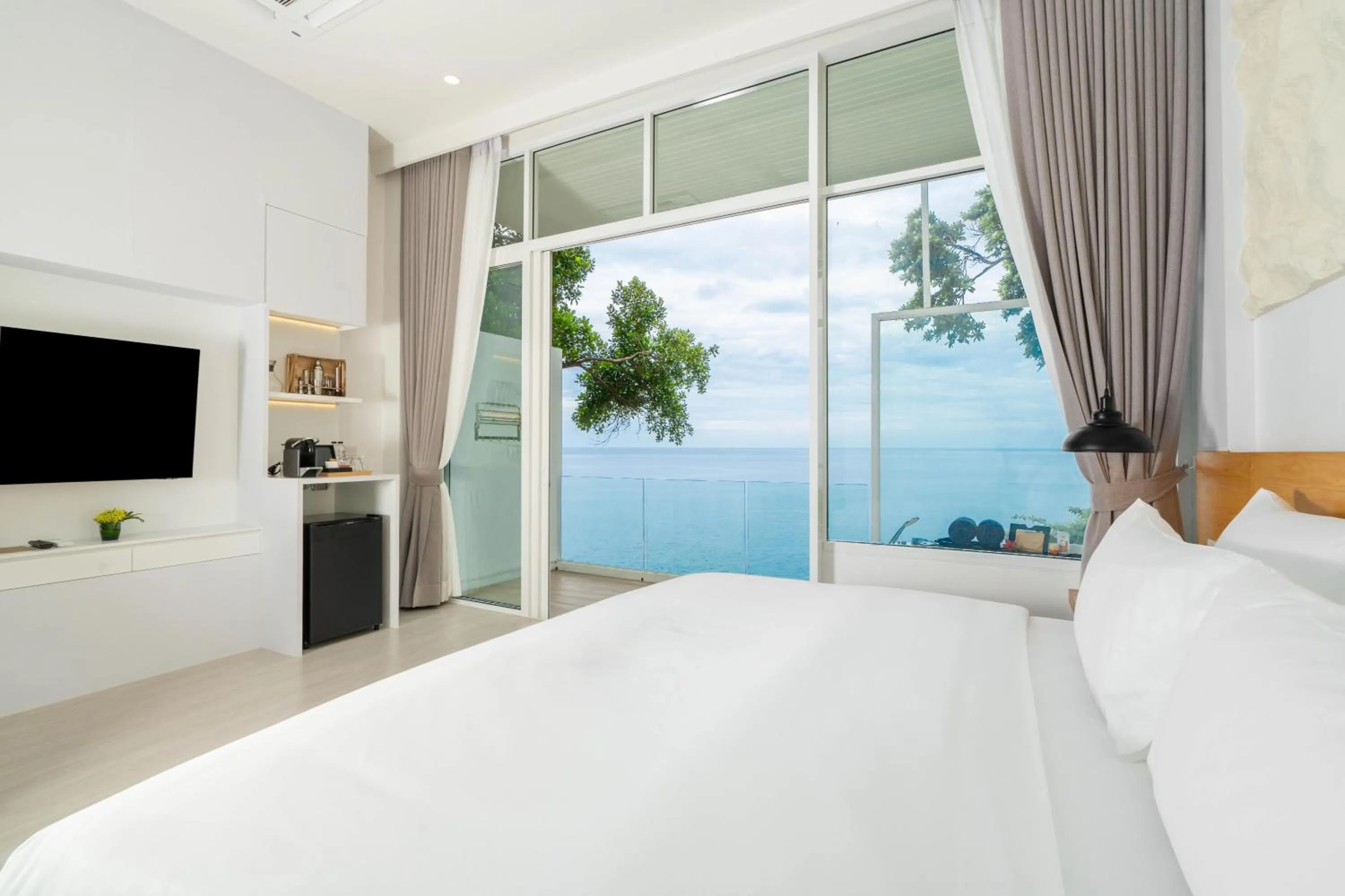 Bed in Anona Sunset Boutique