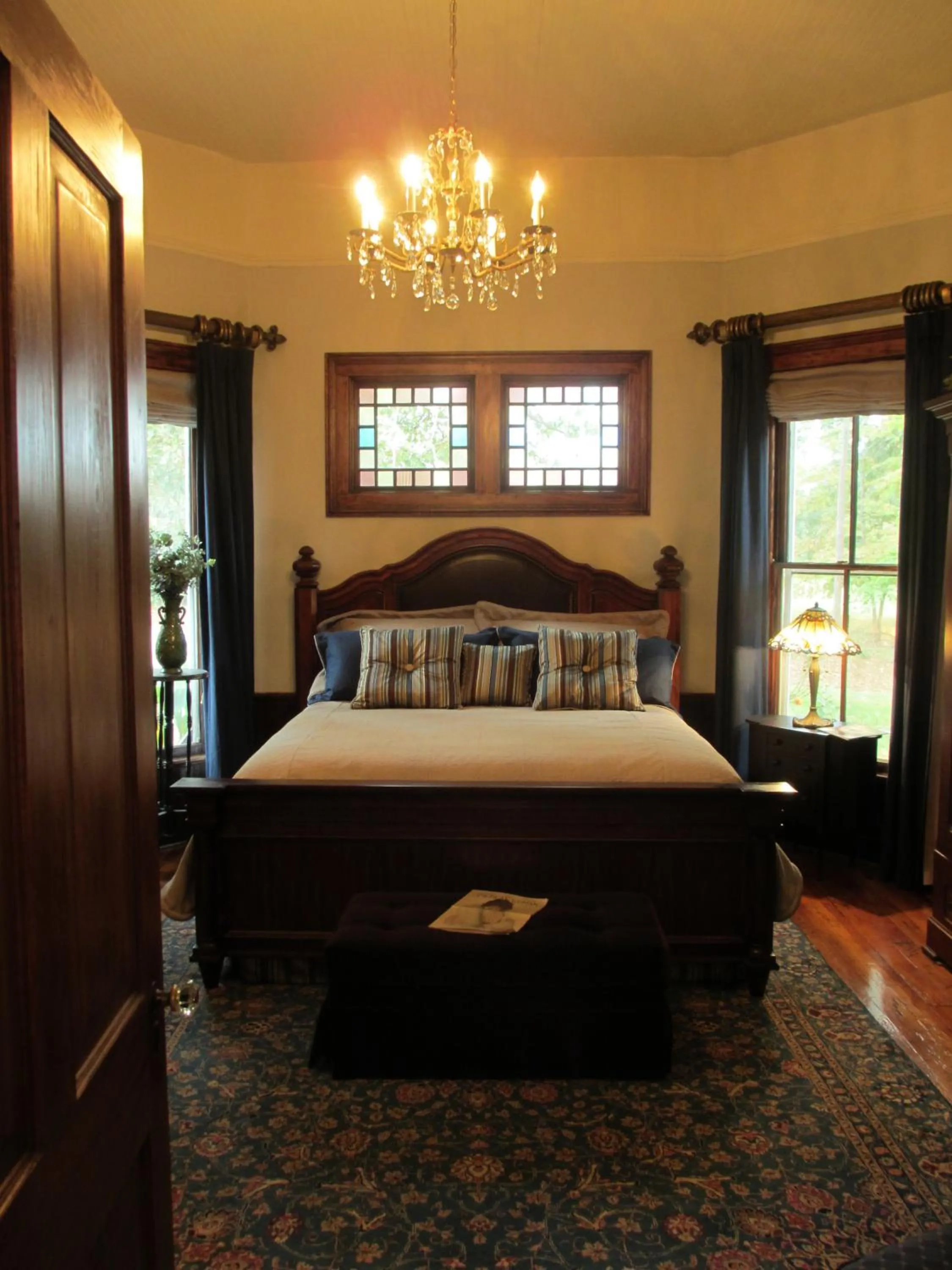 Bed in Adair Manor Bed & Breakfast
