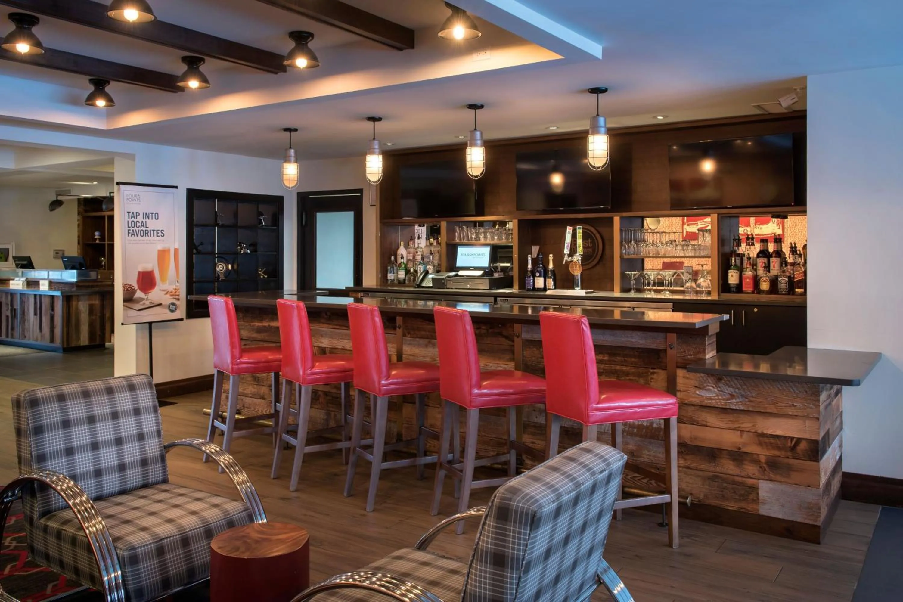 Restaurant/places to eat in The Crossroads Hotel - Newburgh