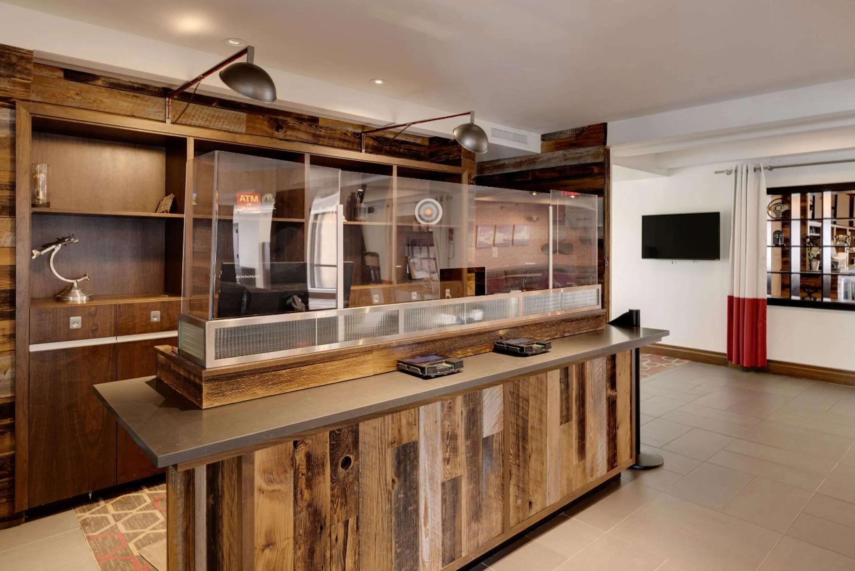 Lobby or reception in The Crossroads Hotel - Newburgh