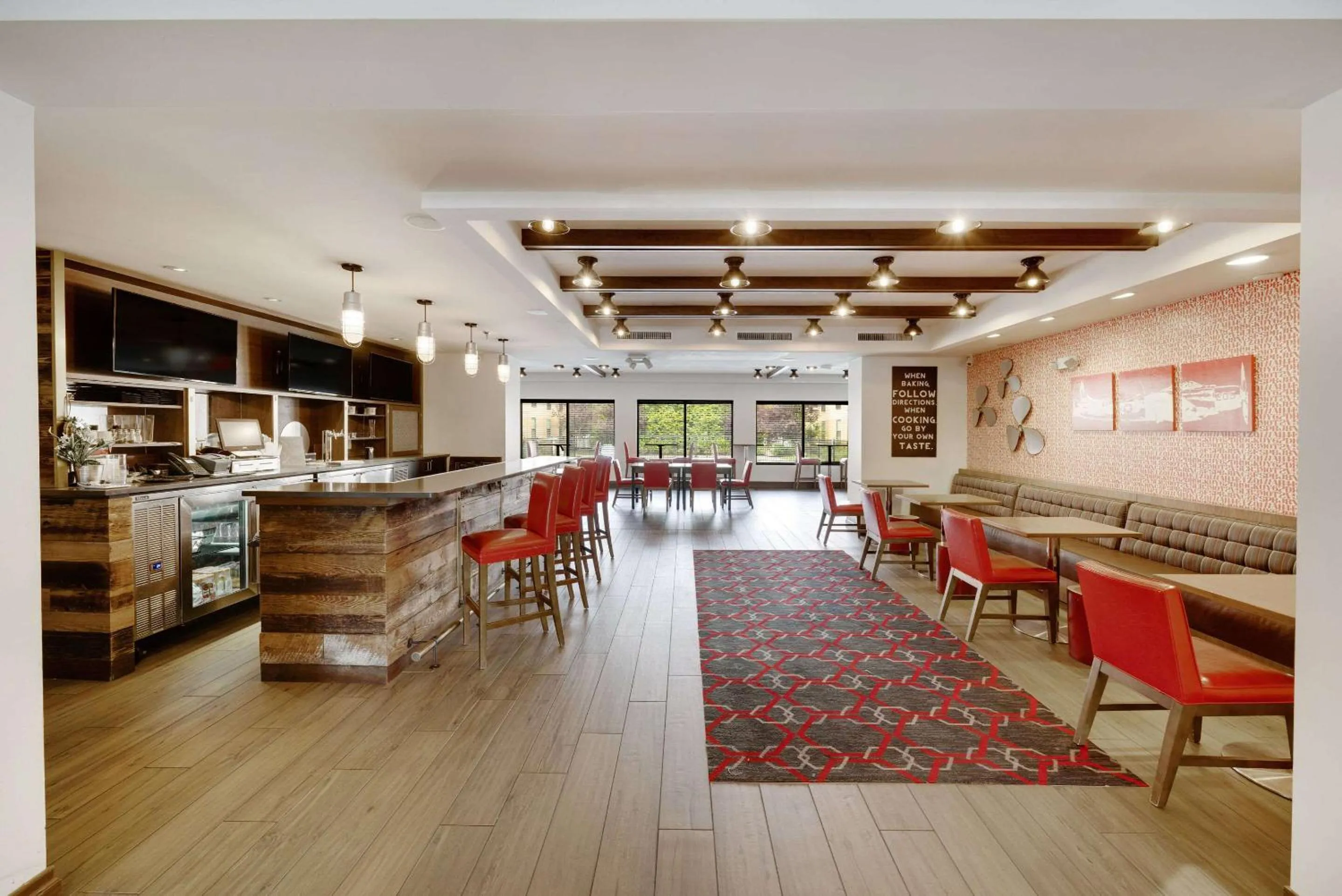 Restaurant/places to eat in The Crossroads Hotel - Newburgh