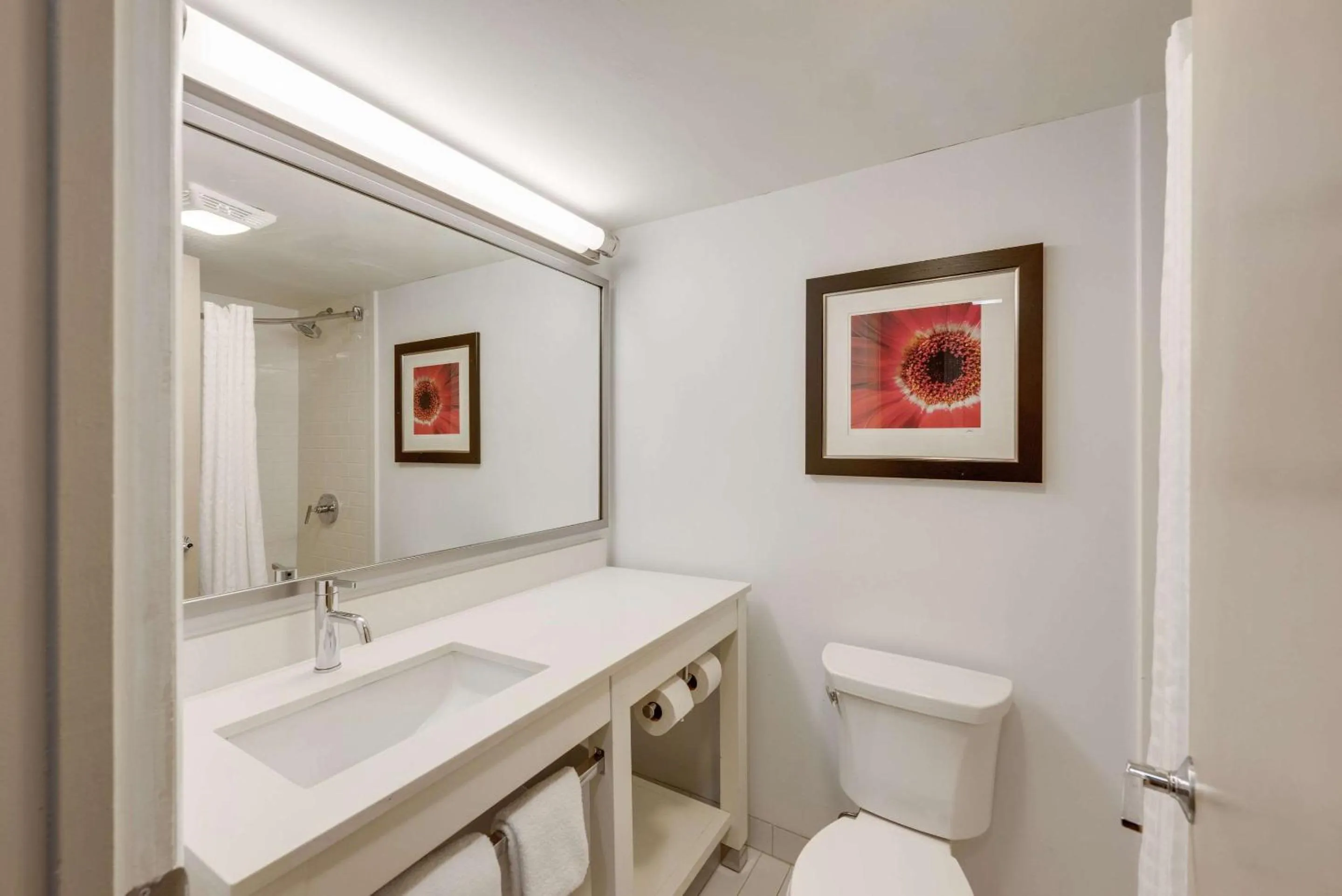 Bathroom in The Crossroads Hotel - Newburgh