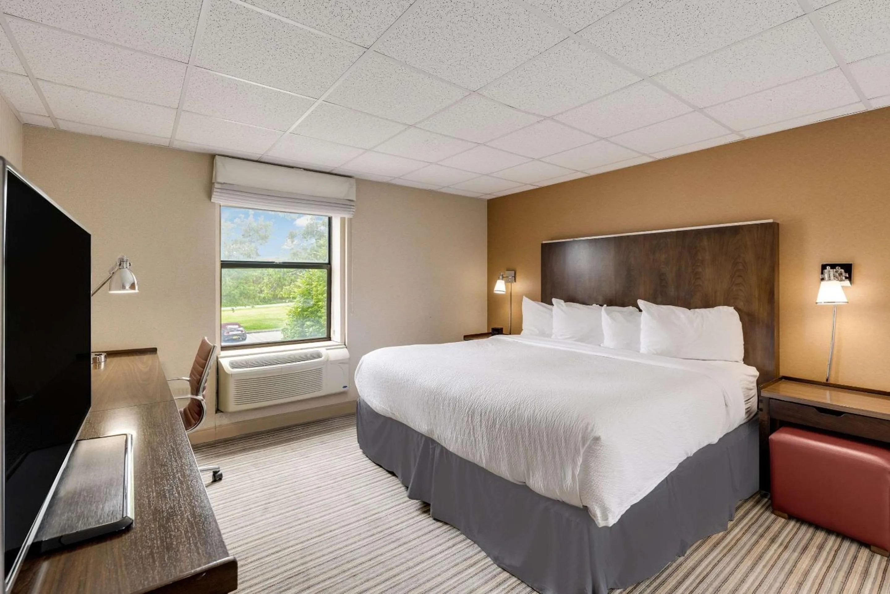 Photo of the whole room, Bed in The Crossroads Hotel - Newburgh