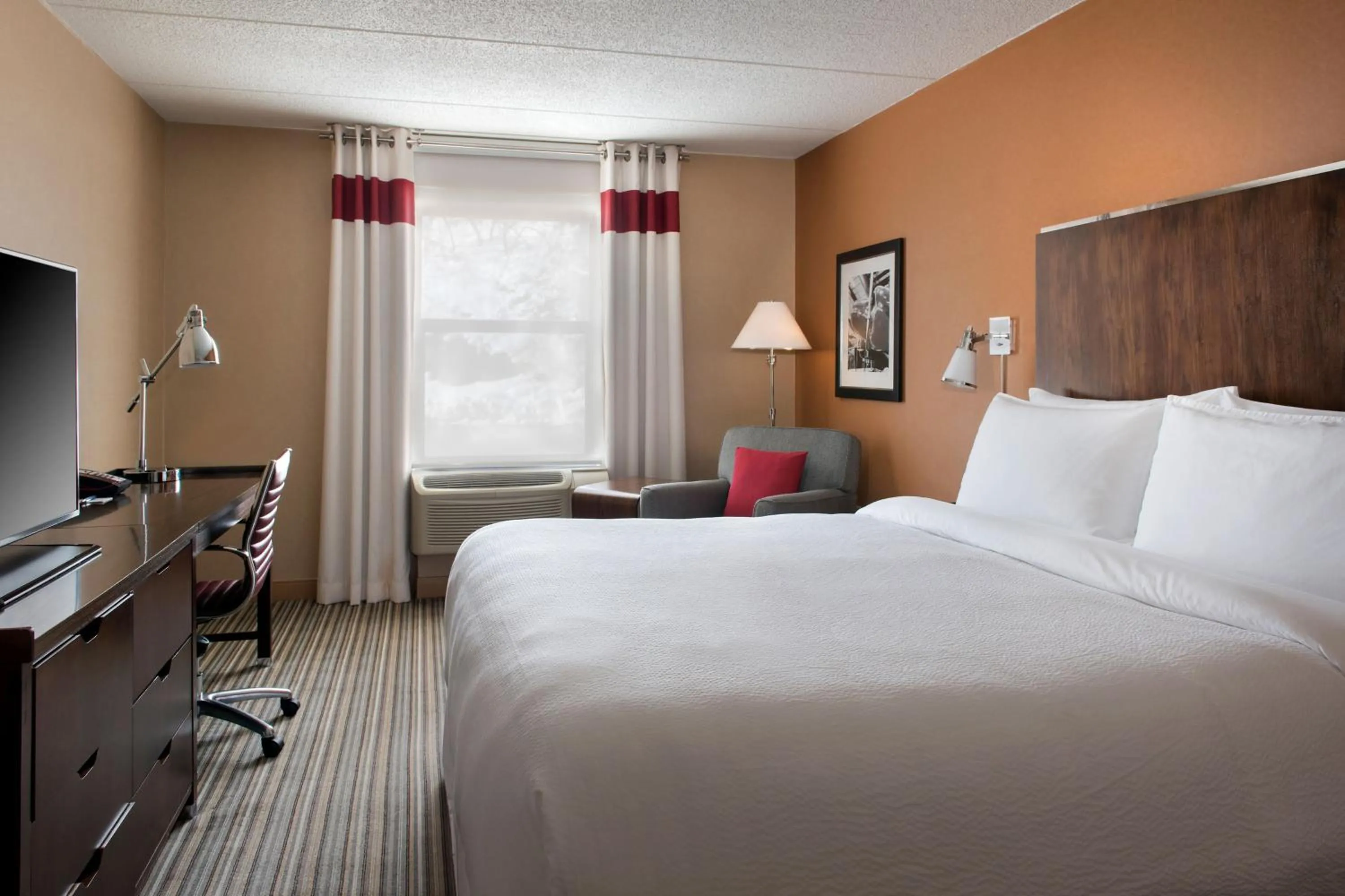 Photo of the whole room, Bed in The Crossroads Hotel - Newburgh