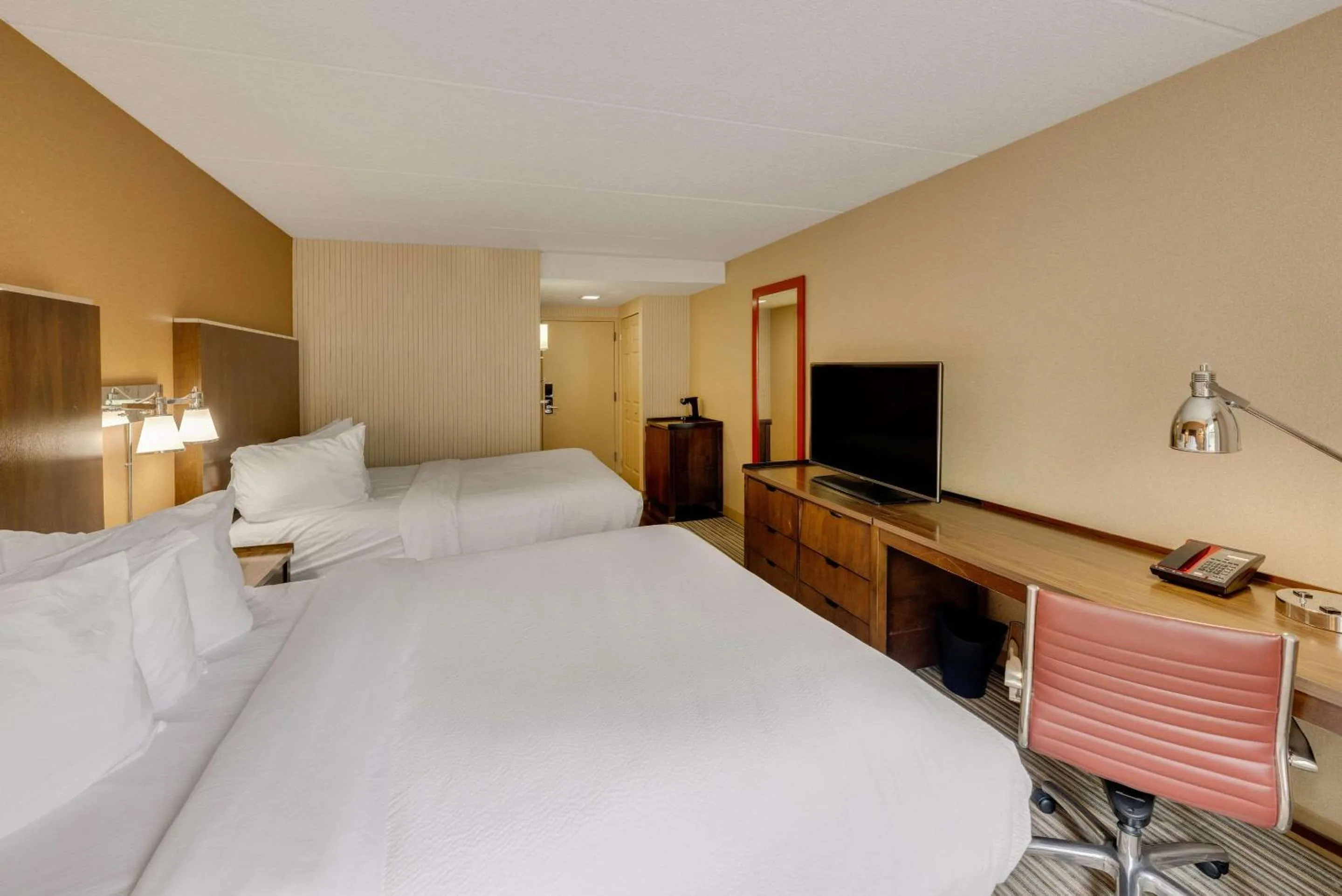 Bedroom, Bed in The Crossroads Hotel - Newburgh