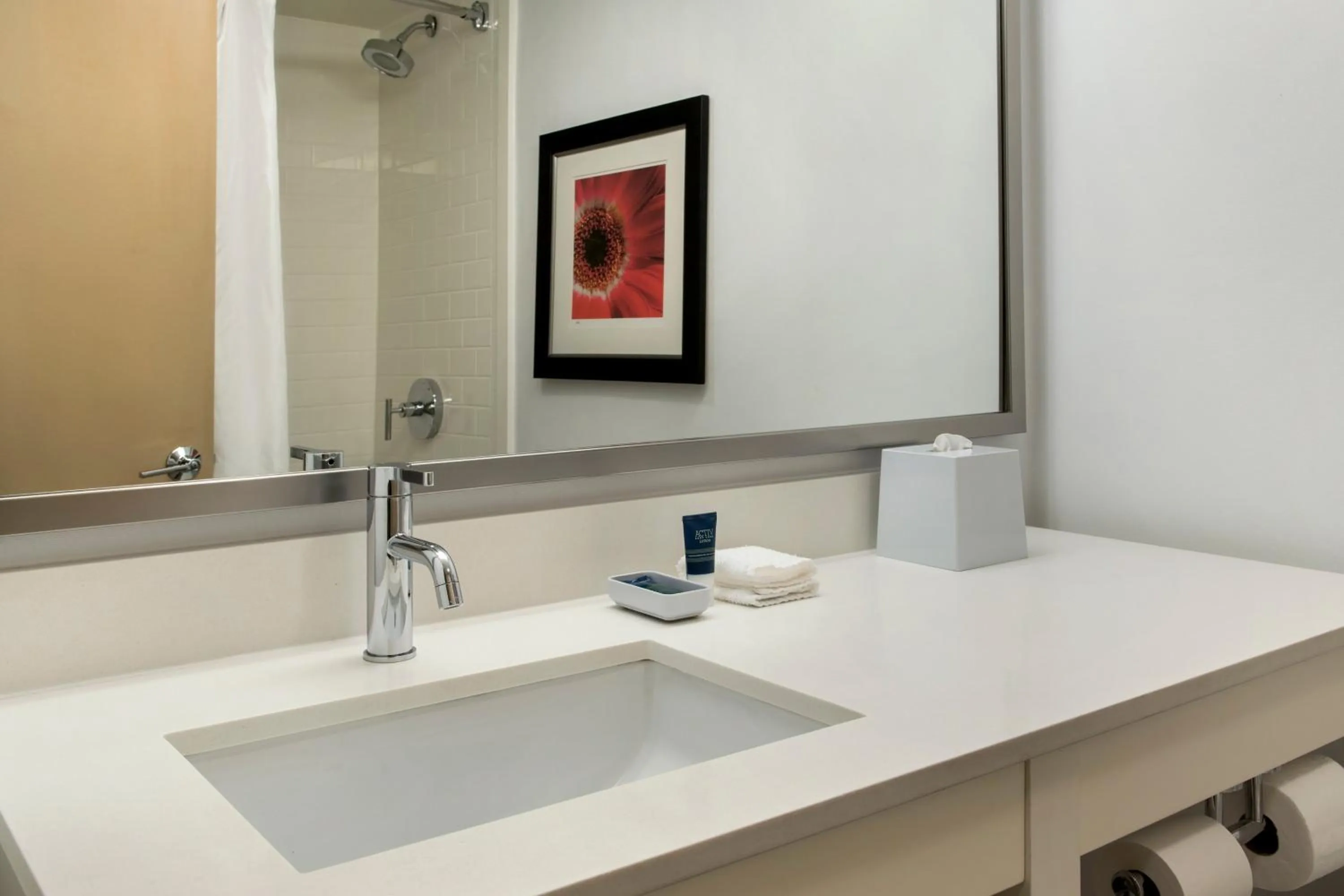 Bathroom in The Crossroads Hotel - Newburgh