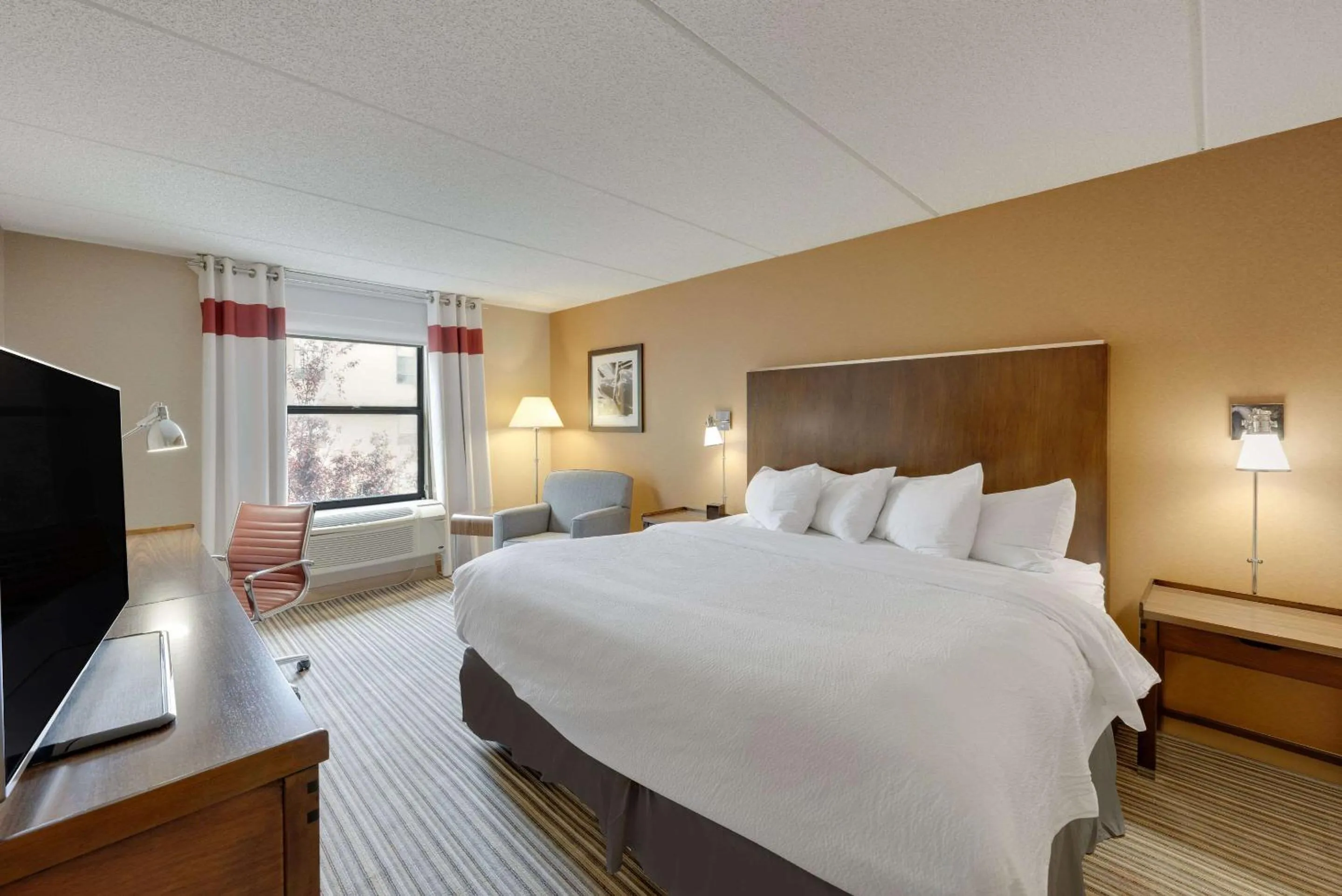 Bedroom, Bed in The Crossroads Hotel - Newburgh