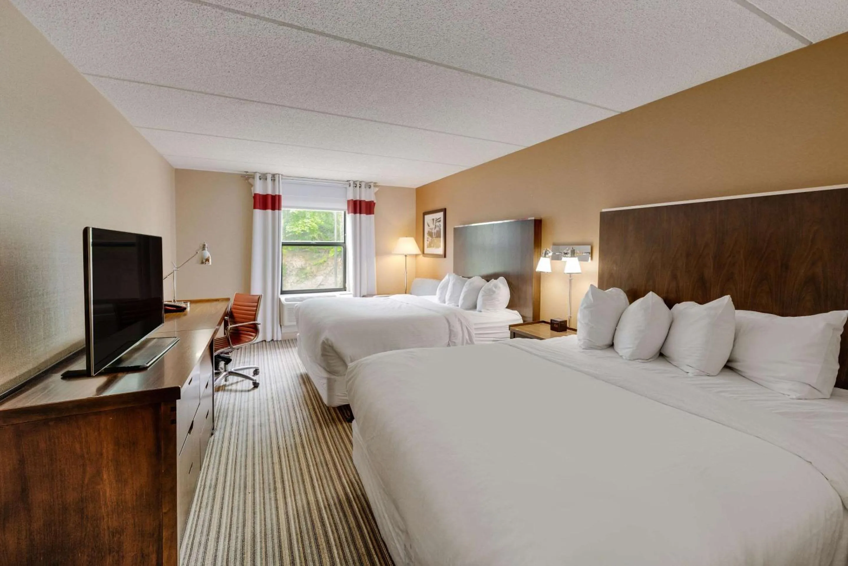 Bedroom, Bed in The Crossroads Hotel - Newburgh