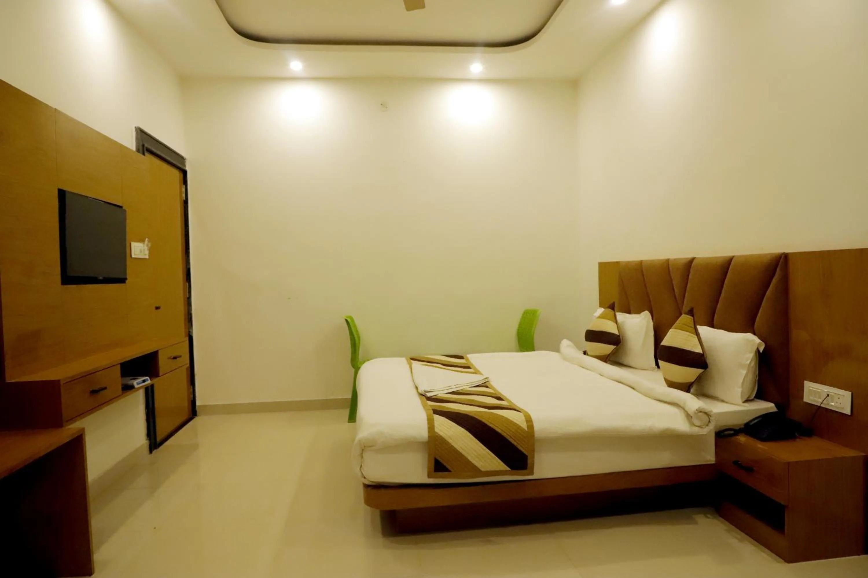 TV and multimedia, Bed in Kesariya Bagh Resort Pushkar