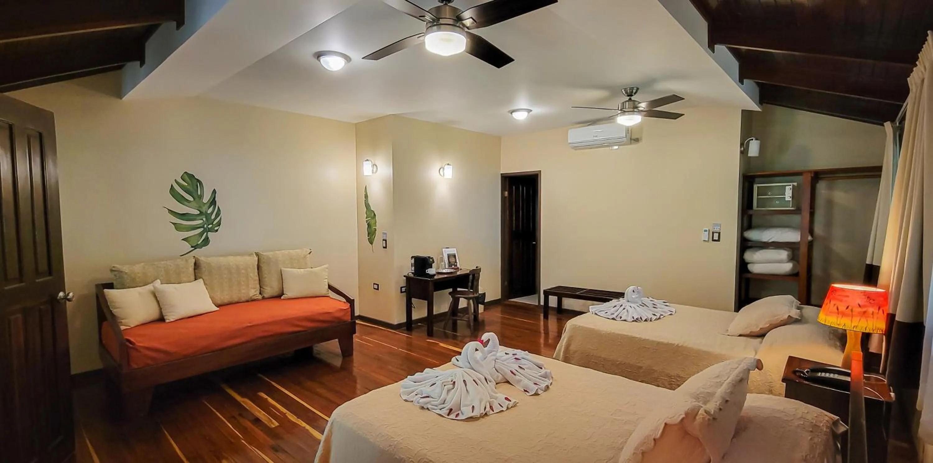 Decorative detail, Bed in Selva Verde Lodge