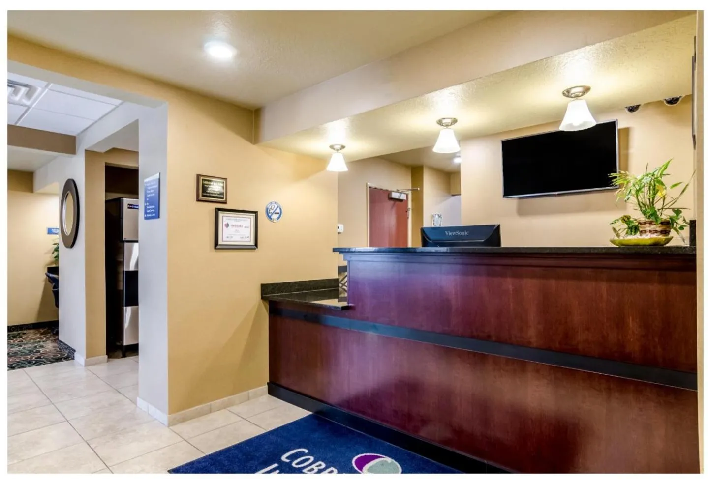 Lobby or reception in Cobblestone Inn & Suites Cambridge