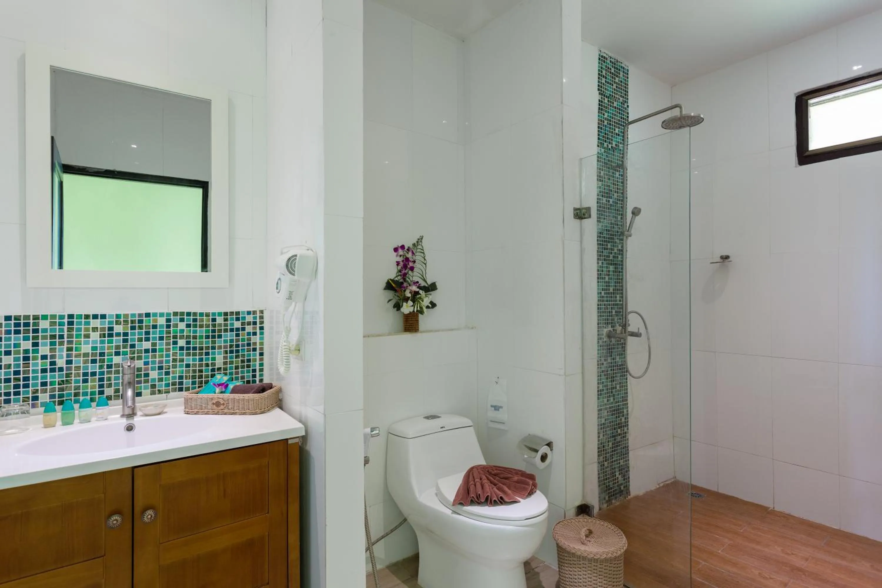 Bathroom in Phi Phi Long Beach Resort & Villa