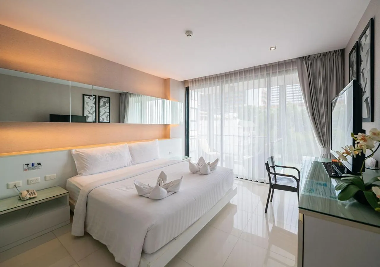 Bed in Serenotel Pattaya