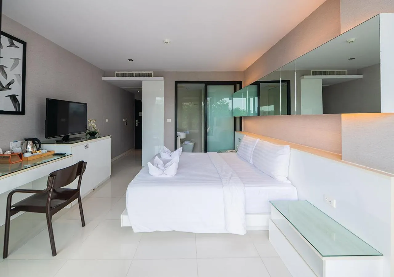 Bed in Serenotel Pattaya