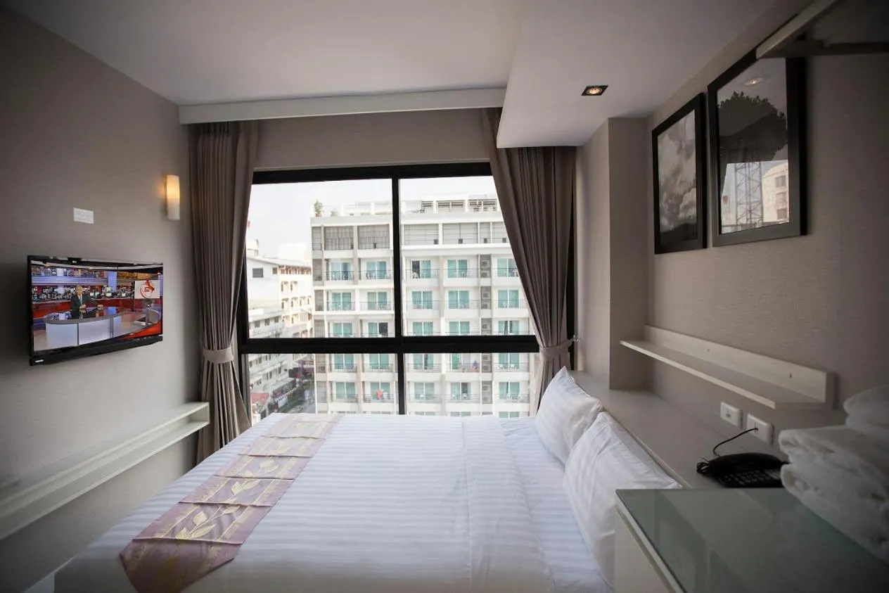 Bed in Serenotel Pattaya